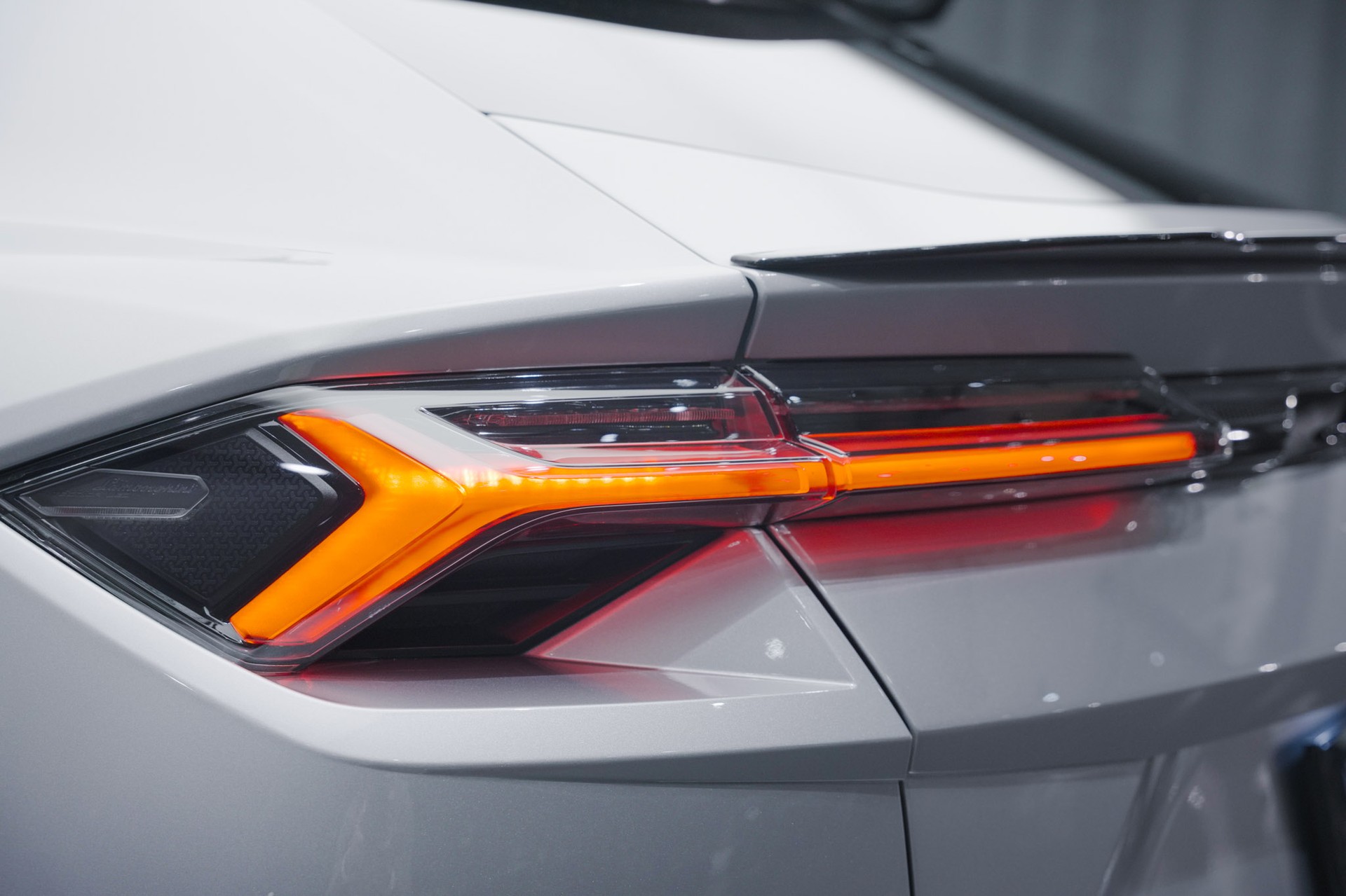 LAMBORGHINI Urus Performante *Full Carbon* *Akrapovic* *B&O*-image-57