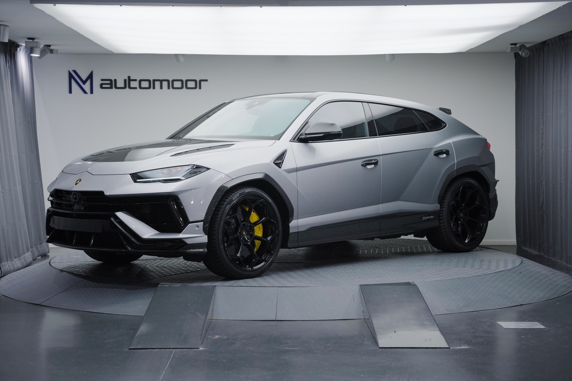 LAMBORGHINI Urus Performante *Full Carbon* *Akrapovic* *B&O*