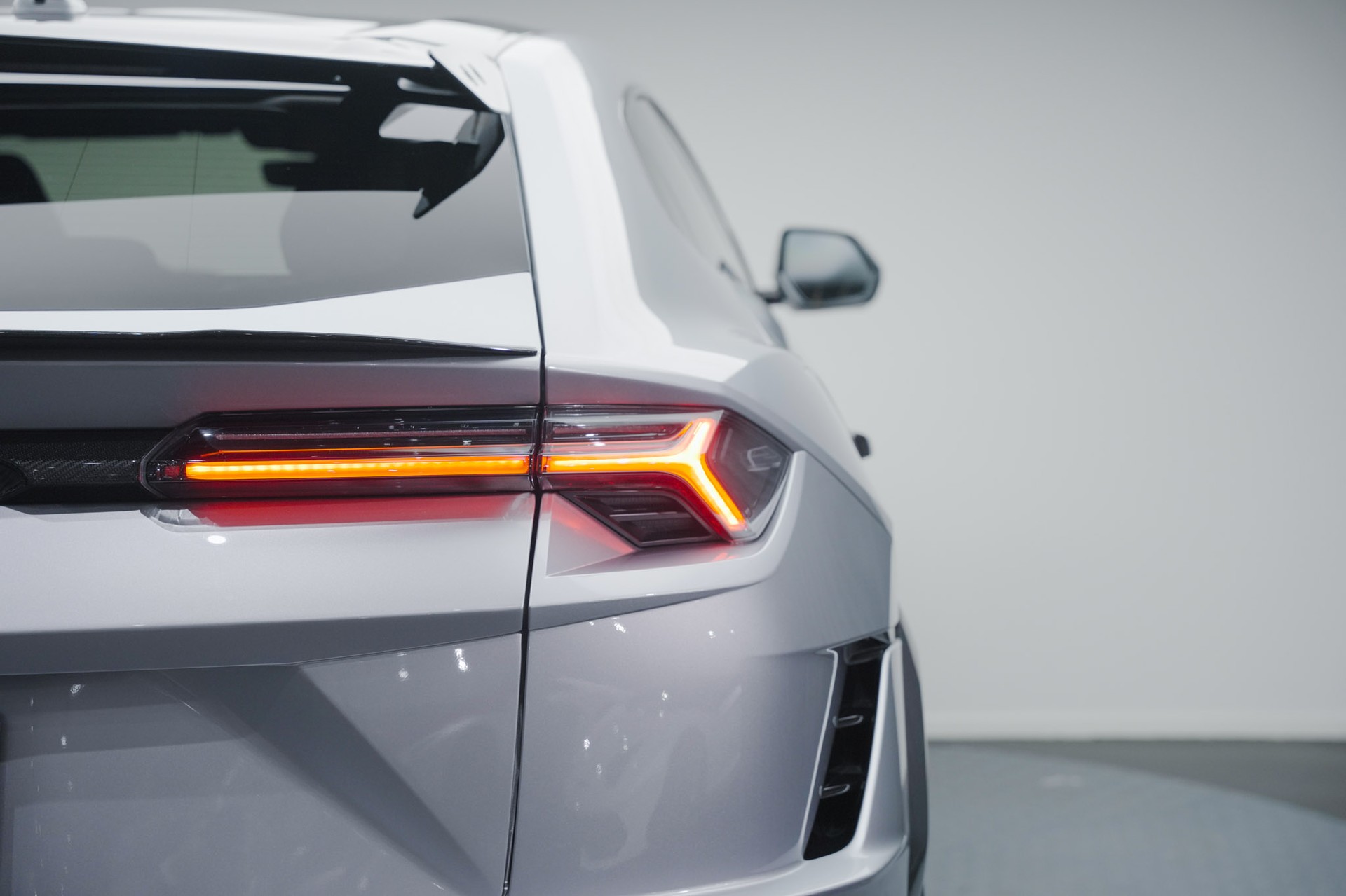 LAMBORGHINI Urus Performante *Full Carbon* *Akrapovic* *B&O*-image-9