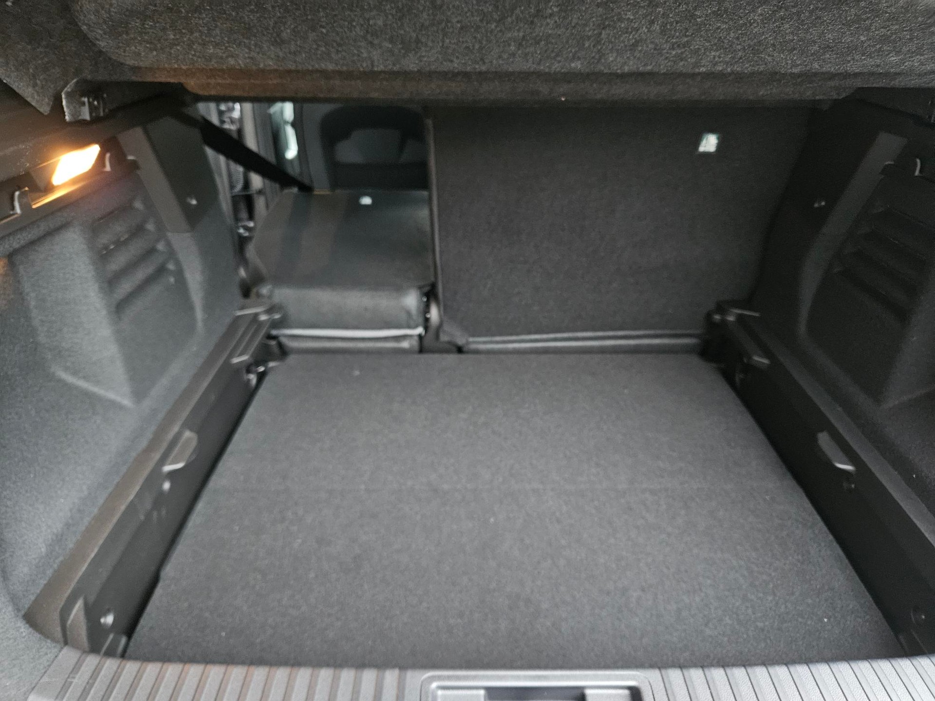 MITSUBISHI Grandis 1.8 HEV Intense-image-8