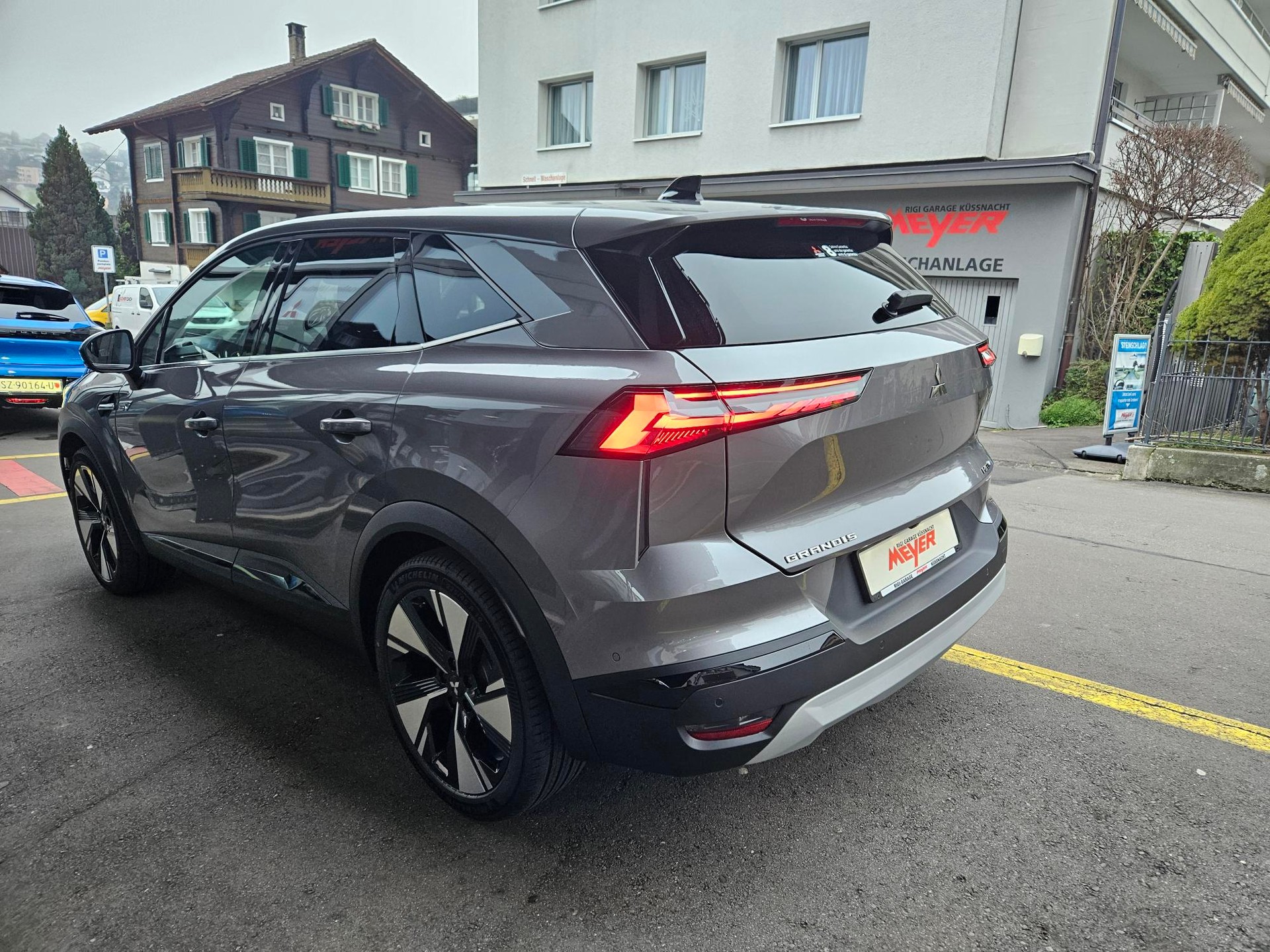 MITSUBISHI Grandis 1.8 HEV Intense-showroom-element-3
