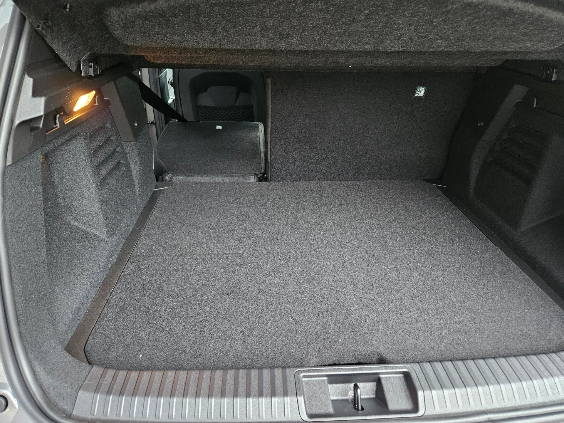 MITSUBISHI Grandis 1.8 HEV Intense-image-9