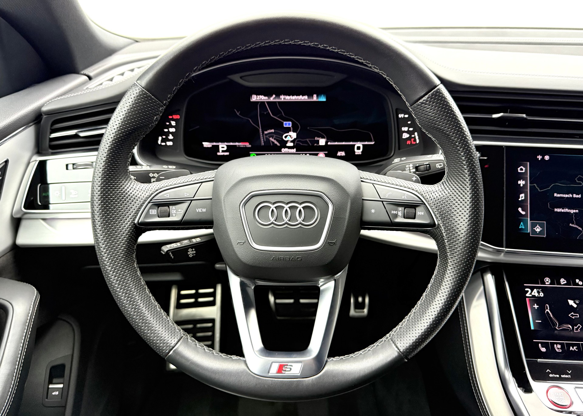 AUDI SQ8 TFSI quattro tiptronic-image-8