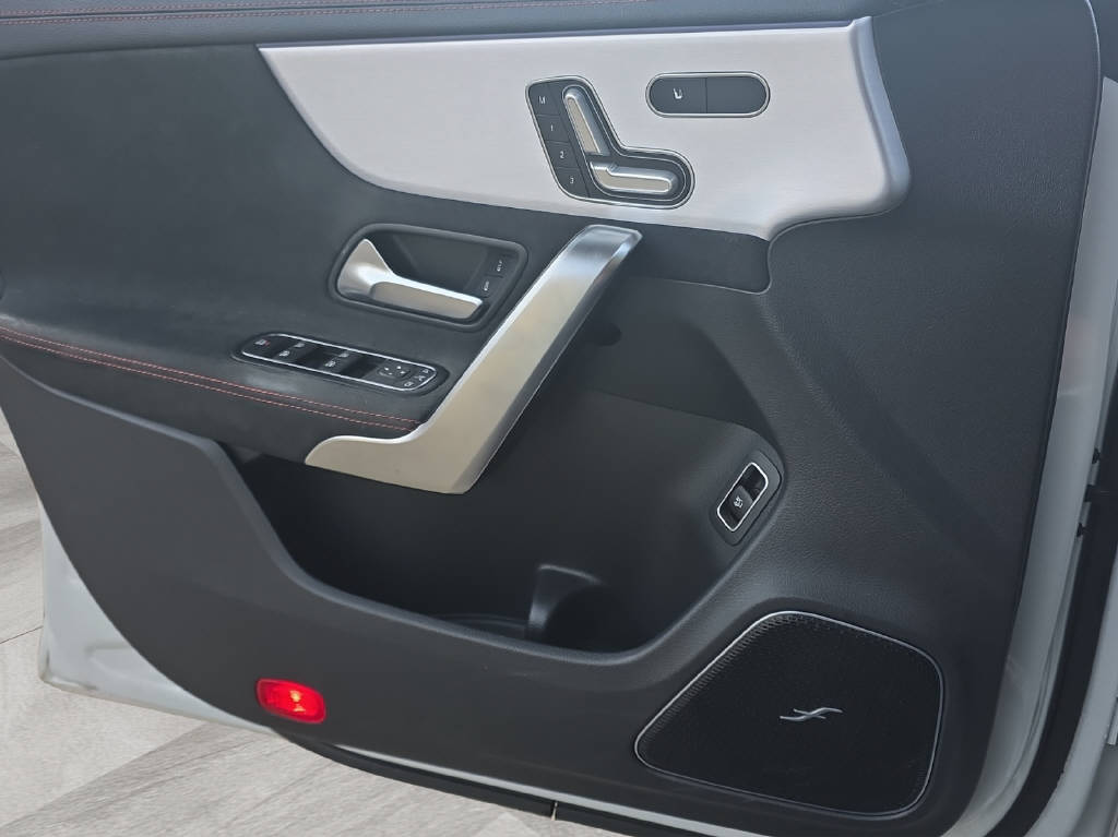MERCEDES-BENZ CLA 45 S AMG 4matic+ Shooting Brake-image-11