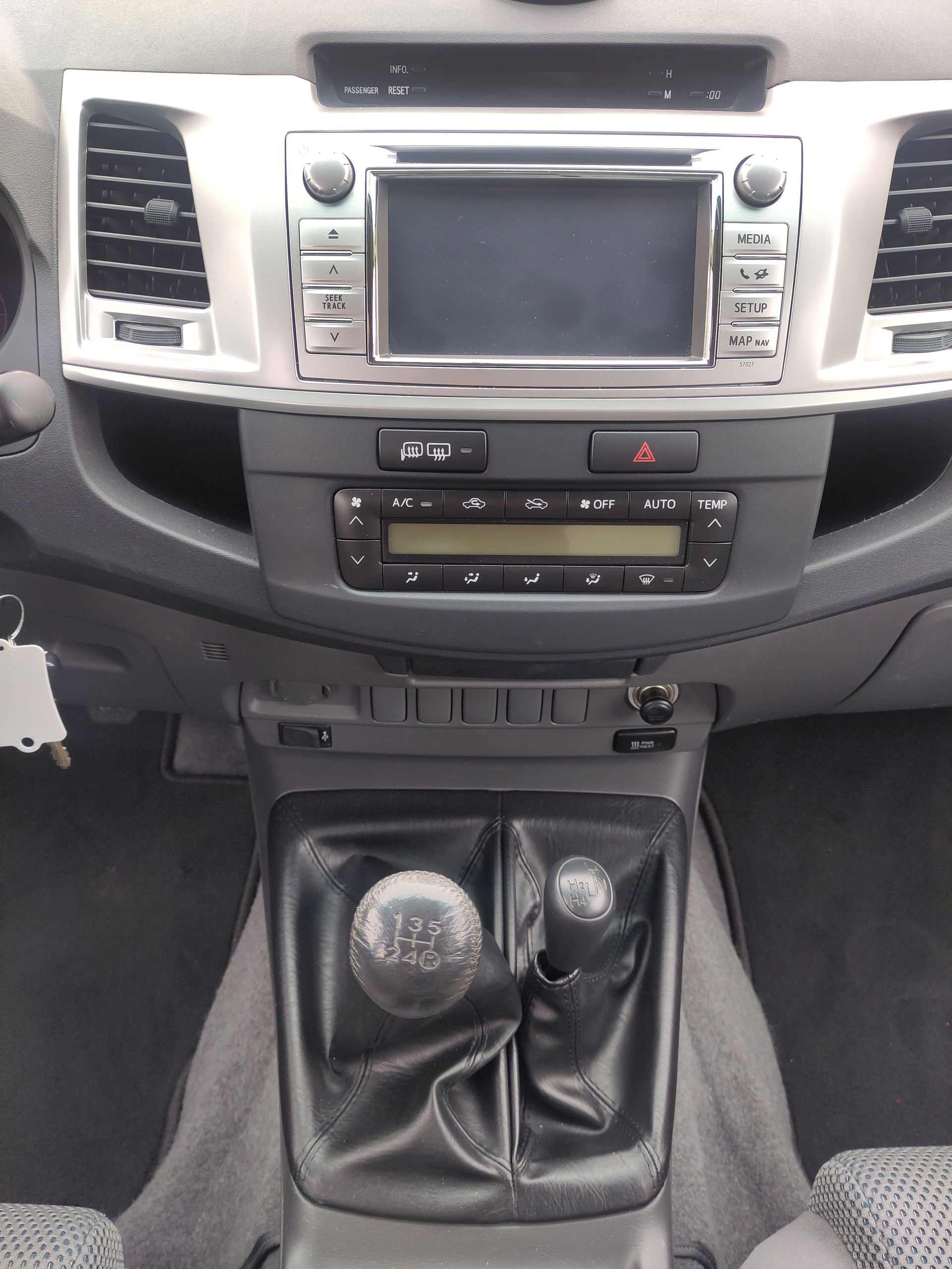 TOYOTA Hilux 3.0 DoubleCab LineaSol-image-10