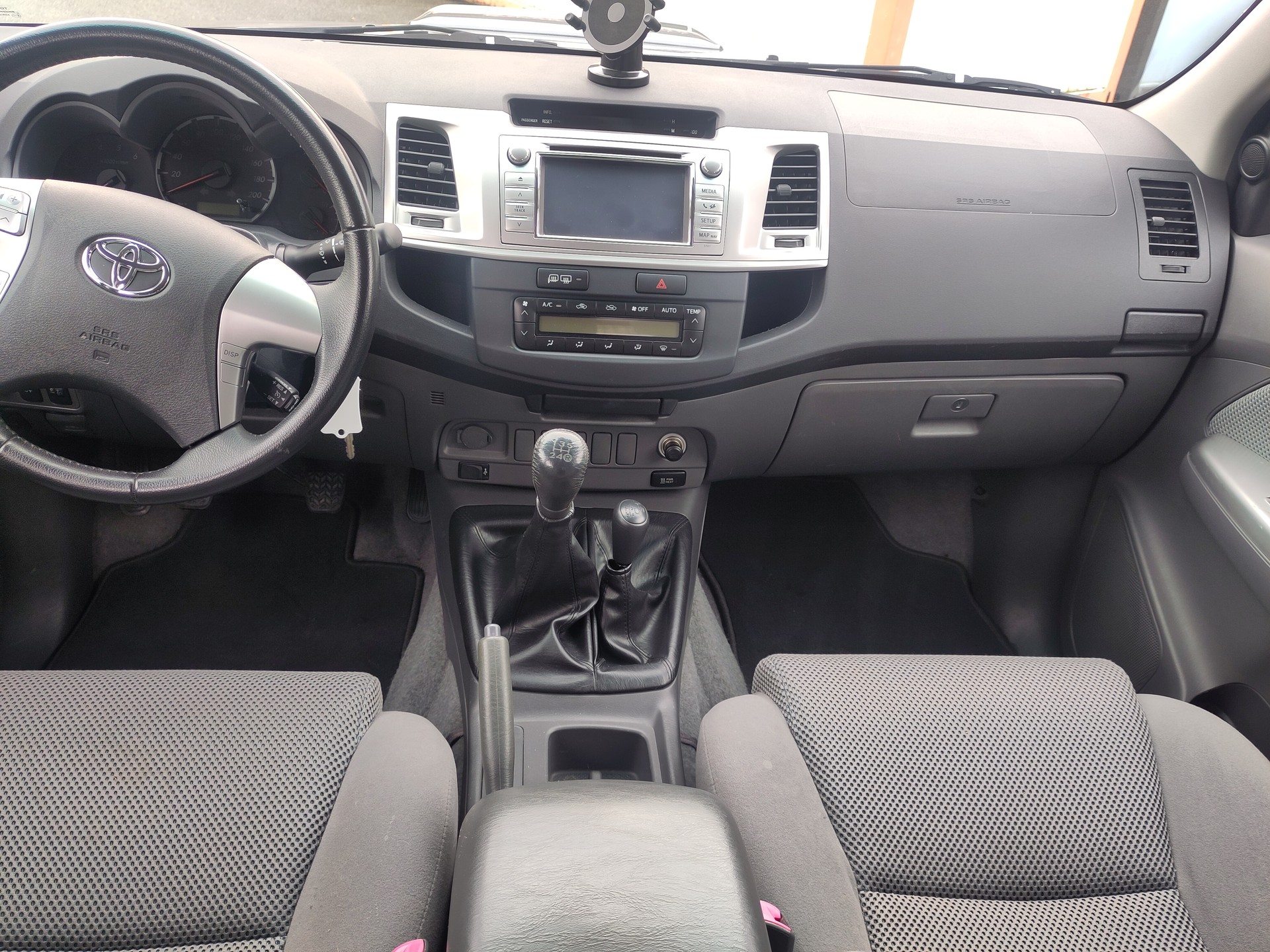 TOYOTA Hilux 3.0 DoubleCab LineaSol-image-11