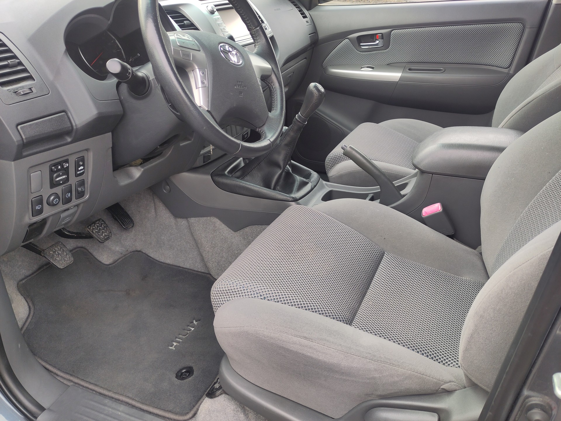 TOYOTA Hilux 3.0 DoubleCab LineaSol-image-4