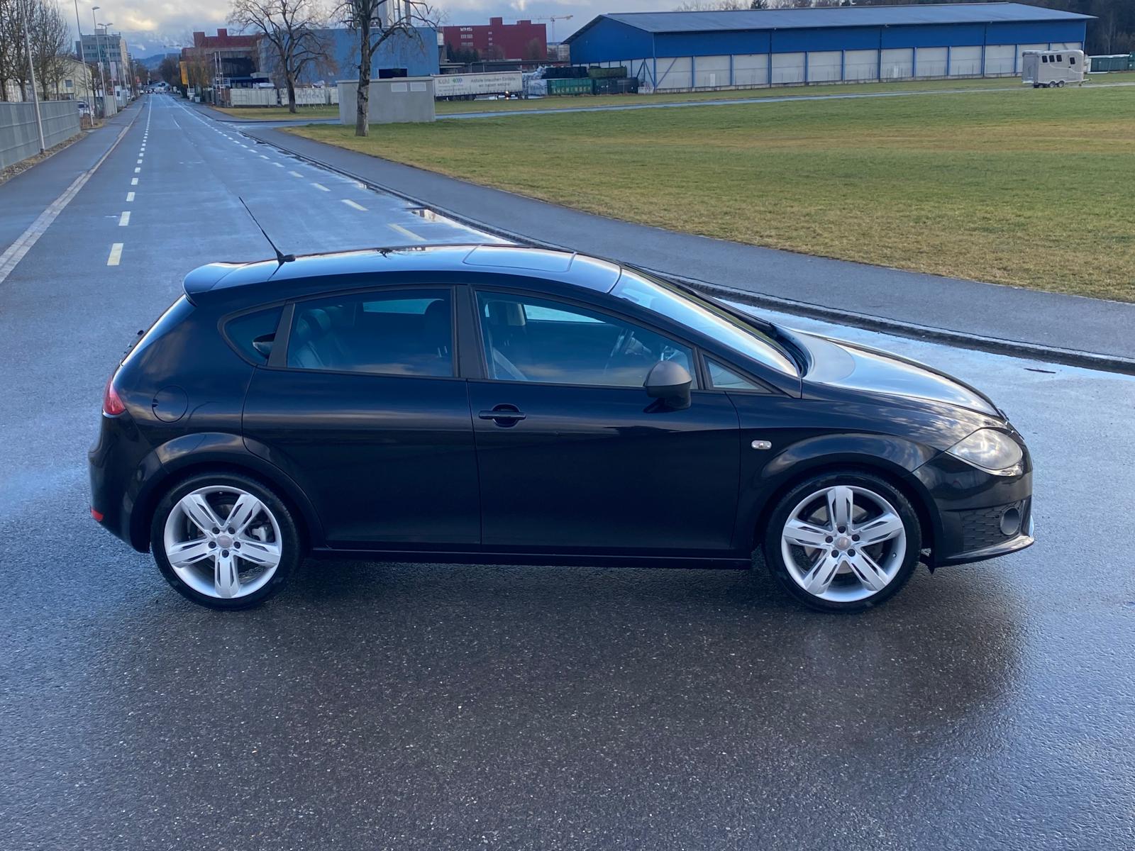 SEAT Leon 2.0 TSI FR DSG-image-0