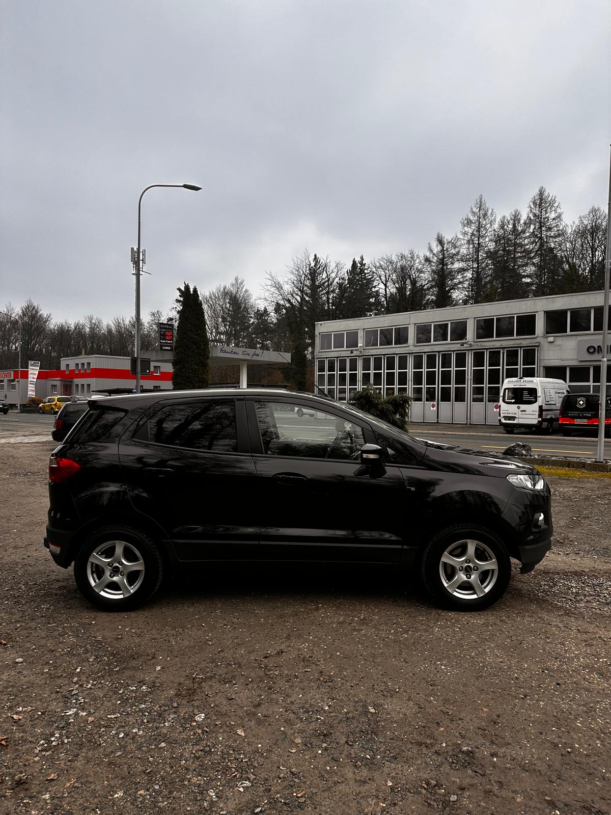 FORD EcoSport 1.0 SCTi Titanium-image-2