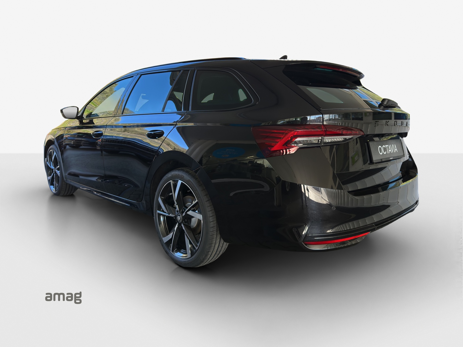 SKODA Octavia Combi 2.0 TSI DSG Sport Line 4x4-image-2