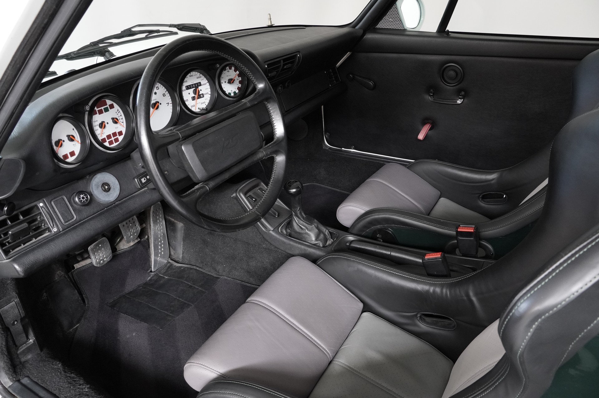 PORSCHE 911 Carrera 2 RS-image-9