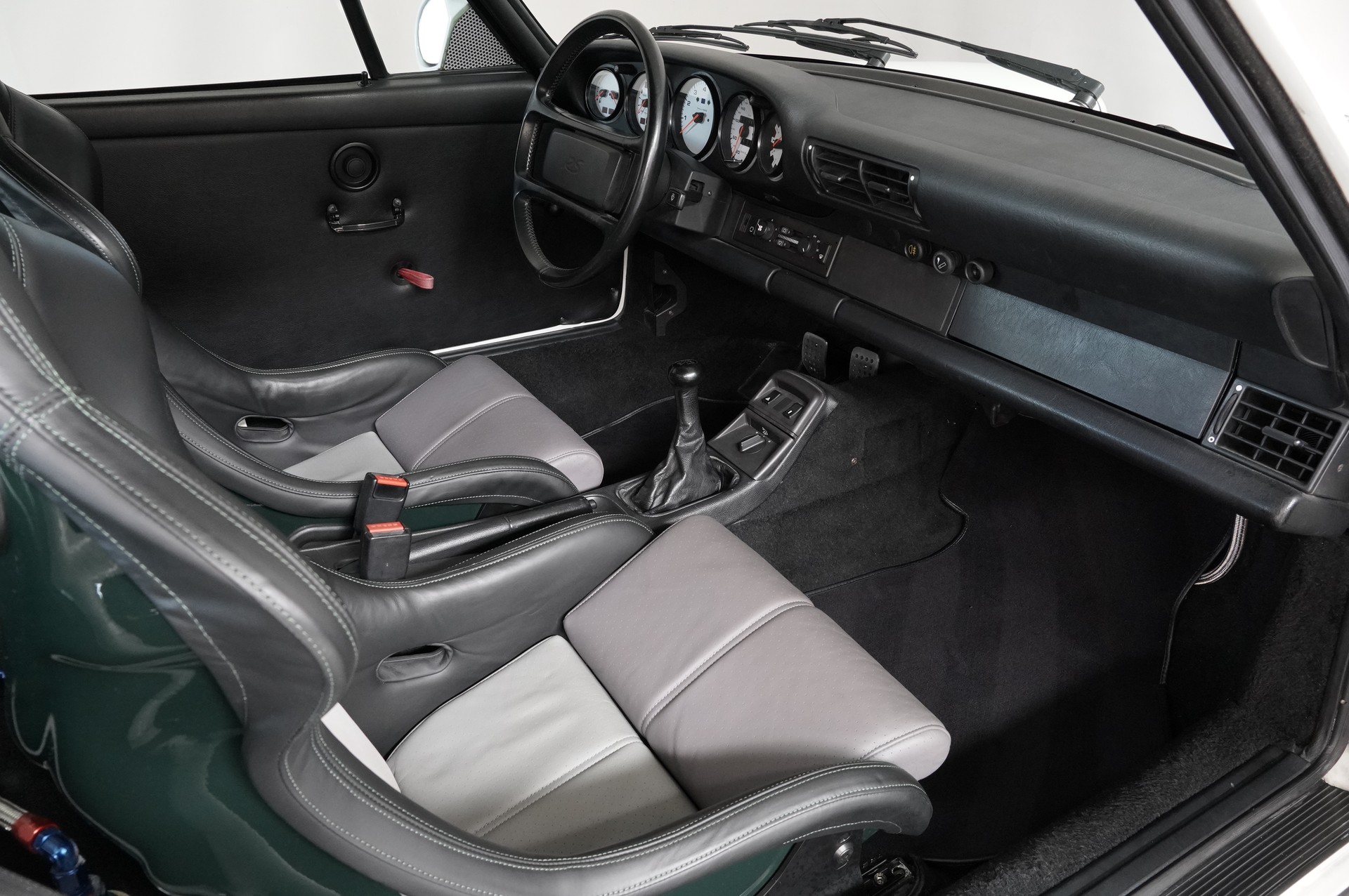 PORSCHE 911 Carrera 2 RS-image-10