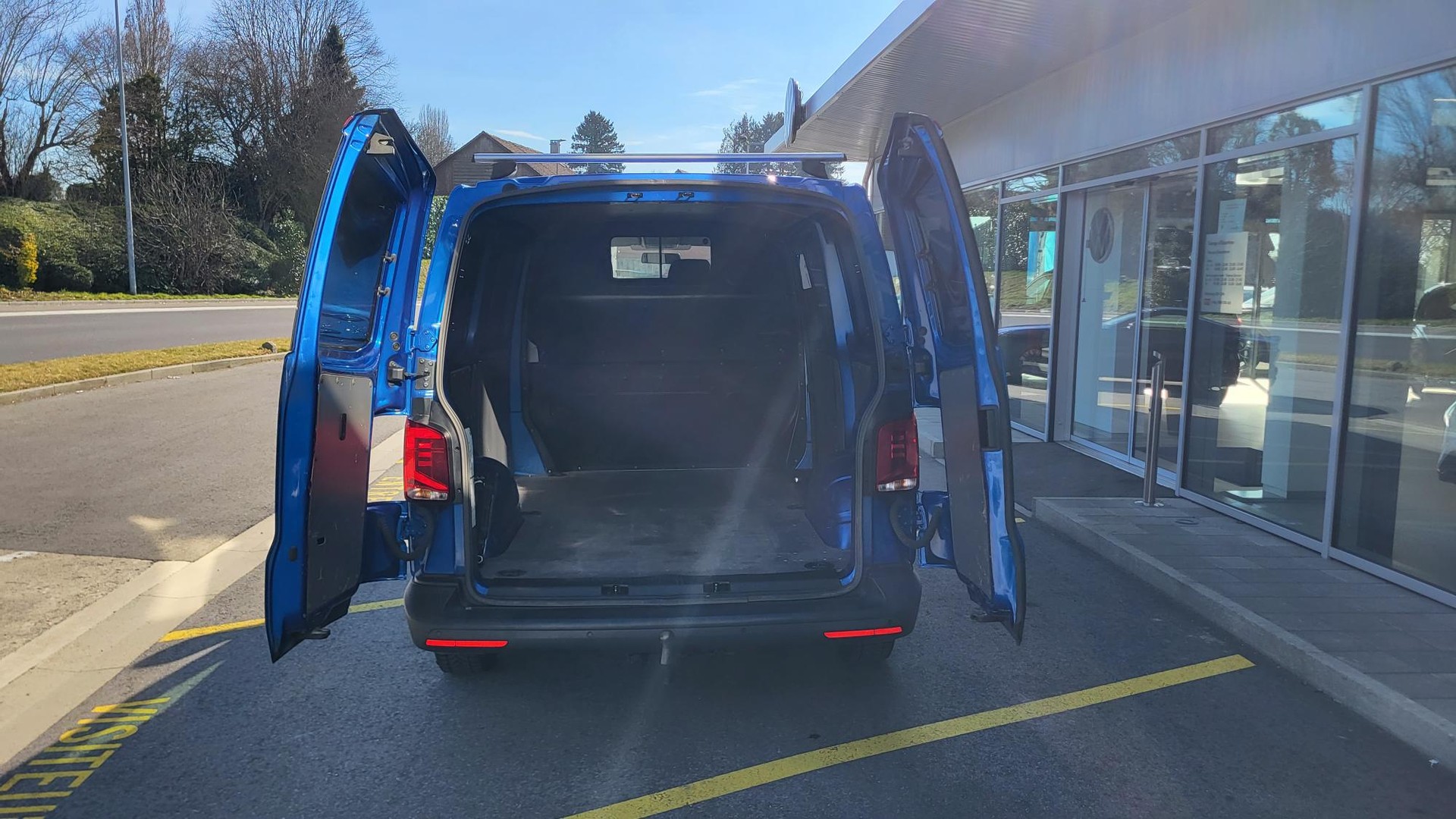 VW T6.1 2.0 TDI 4Motion DSG-image-6