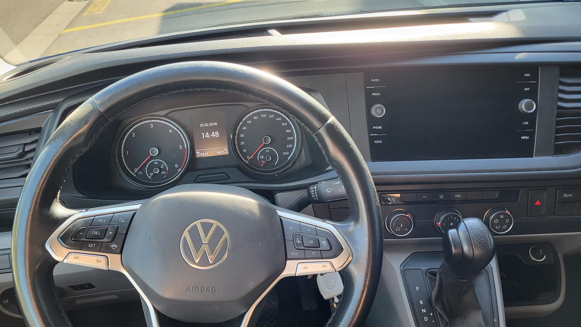 VW T6.1 2.0 TDI 4Motion DSG-image-8