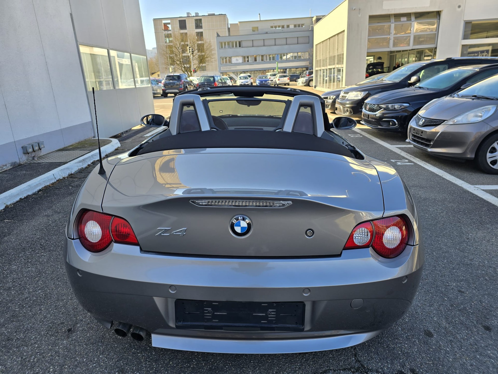 BMW Z4 2.2i Roadster-image-11