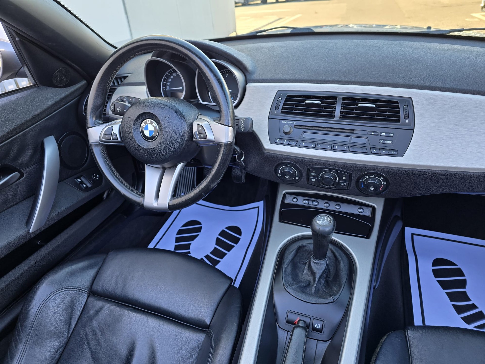 BMW Z4 2.2i Roadster-image-19
