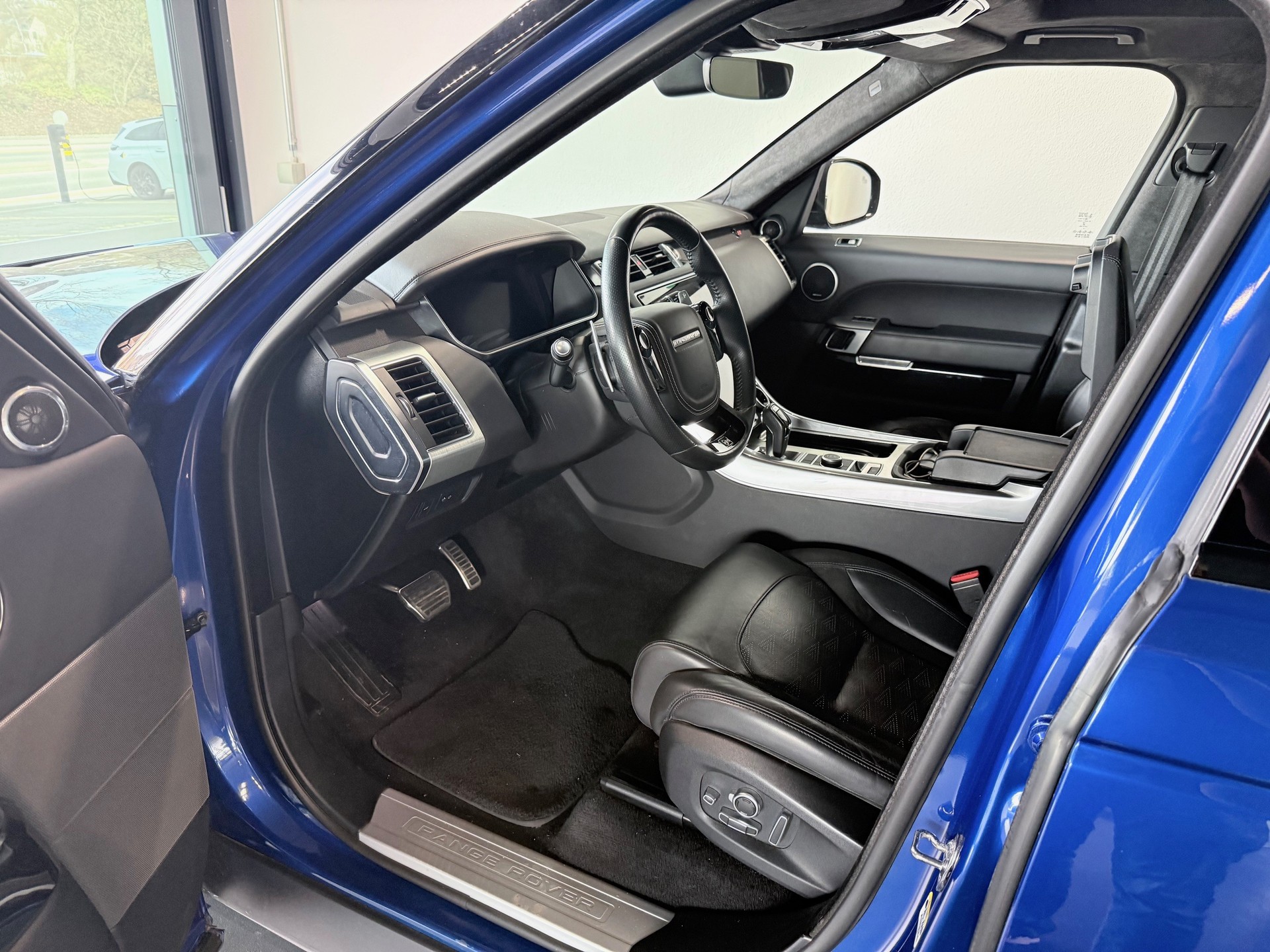LAND ROVER RR Sport 5.0 S/C SVR-image-3