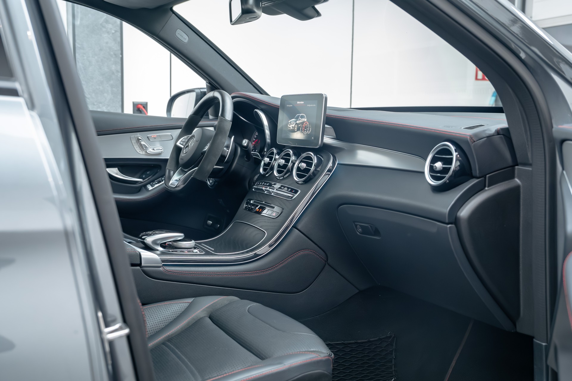 MERCEDES-BENZ GLC 43 AMG 4Matic 9G-Tronic-image-8