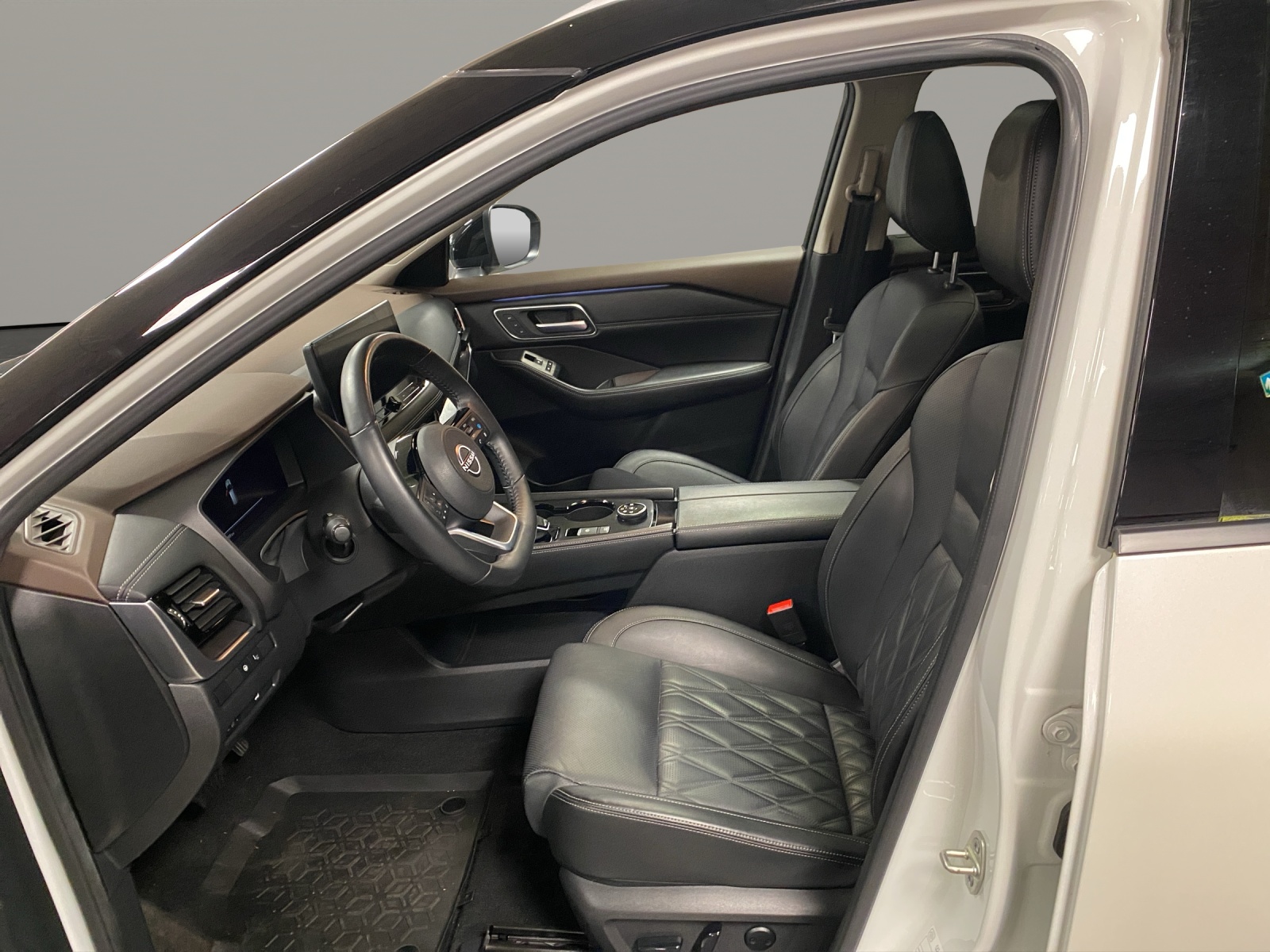 NISSAN X-TRAIL 1.5 VC-T Tekna+ e-4-image-8