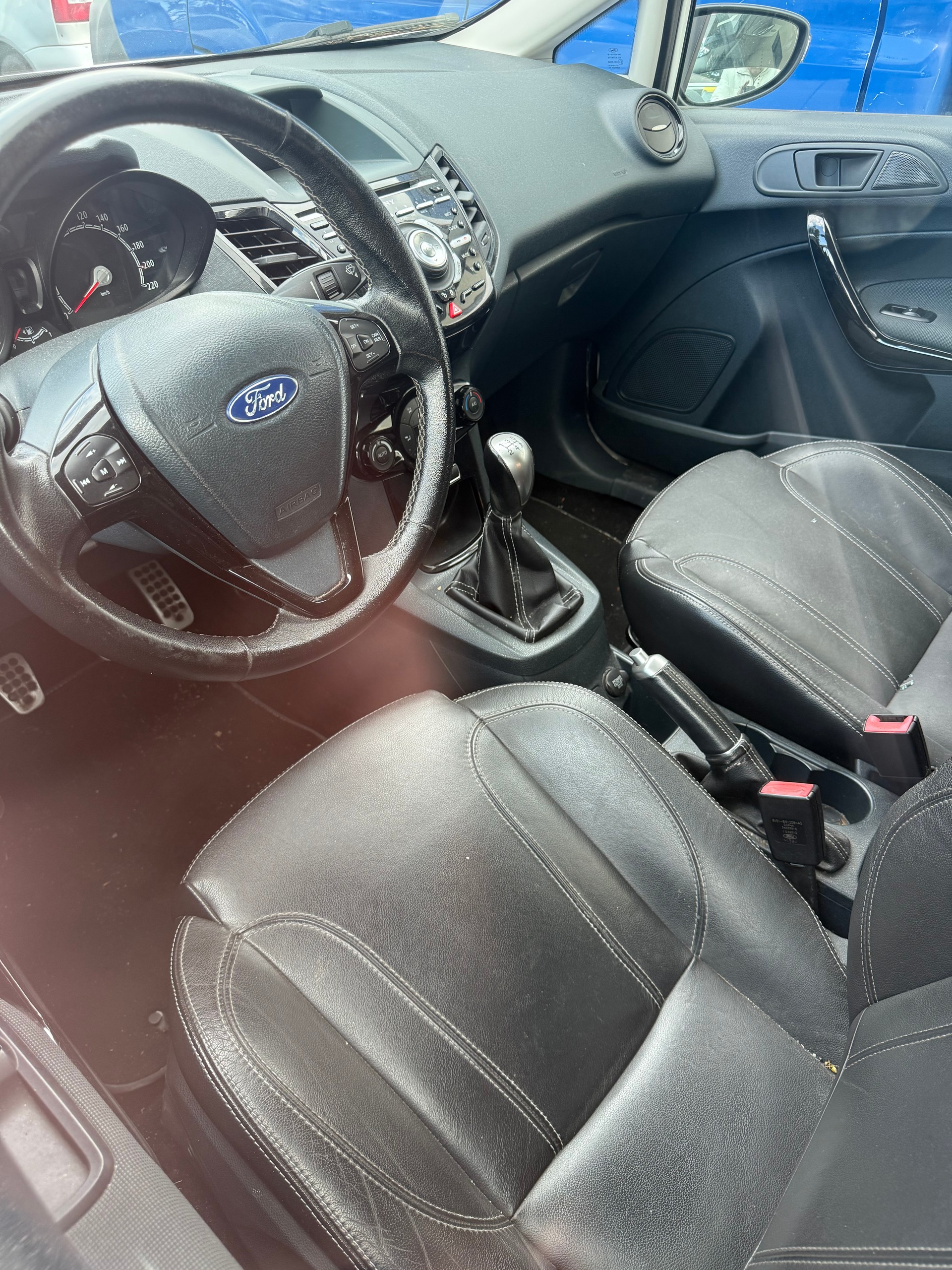 FORD Fiesta 1.6 16V Titanium-image-4