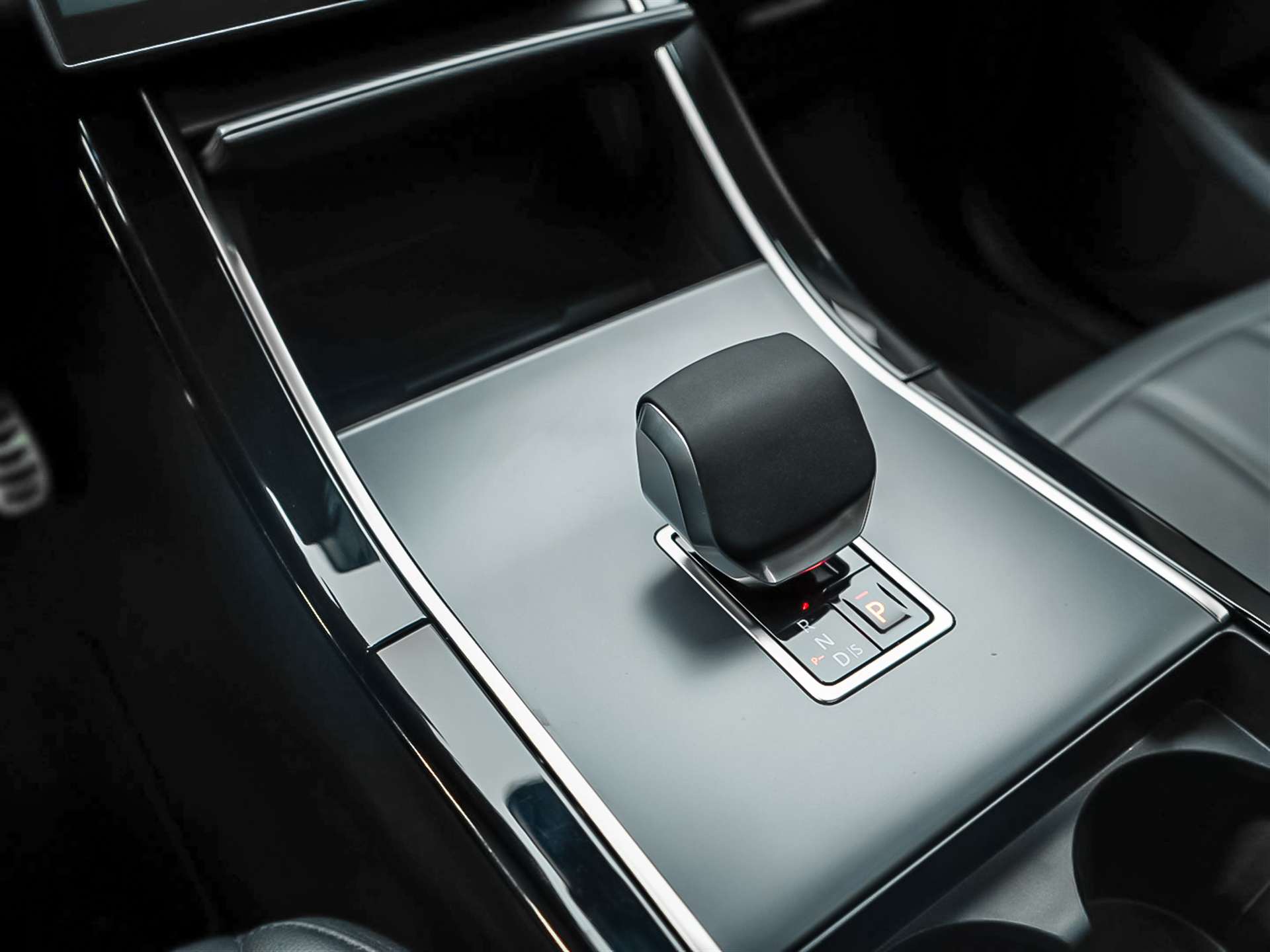 LAND ROVER Range Rover Evoque R-Dynamic D 200 MHEV SE AT9 *Facelift*Werksgarantie*Panorama*-image-24