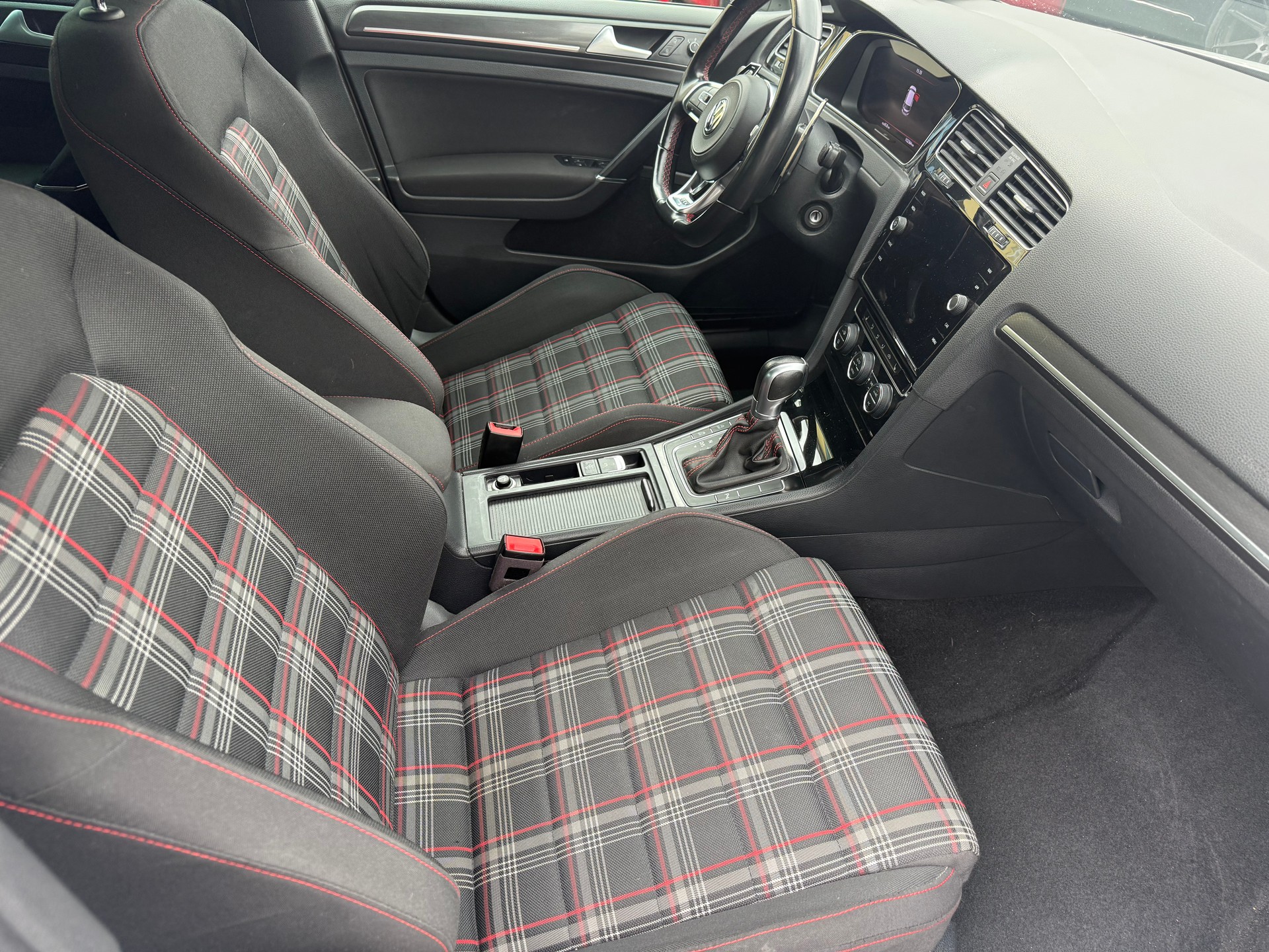 VW Golf 2.0 TSI GTI DSG-image-6