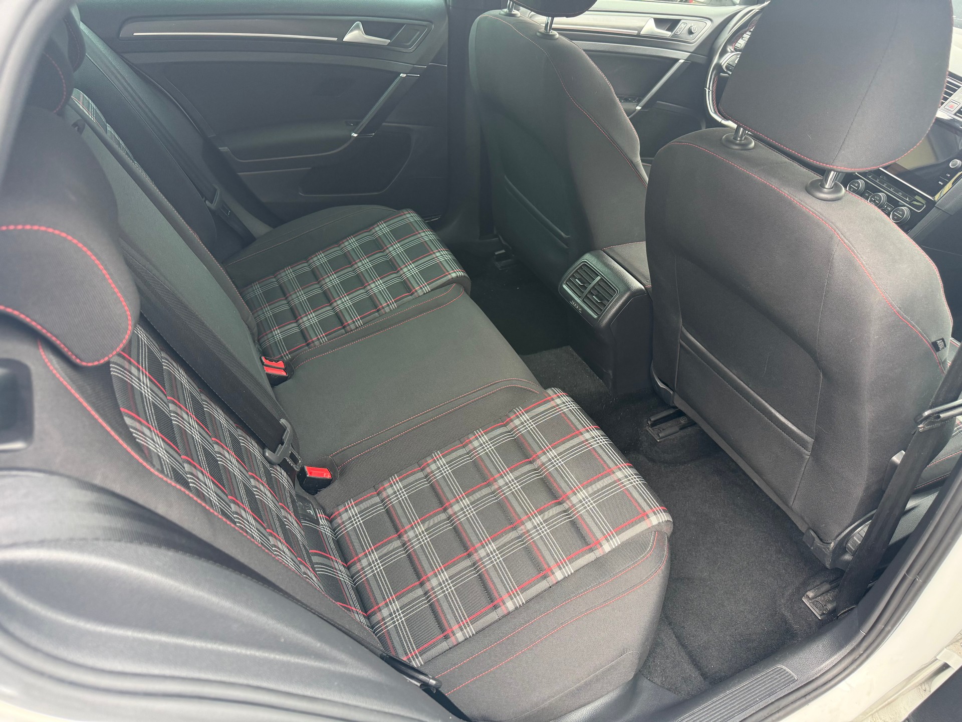 VW Golf 2.0 TSI GTI DSG-image-7