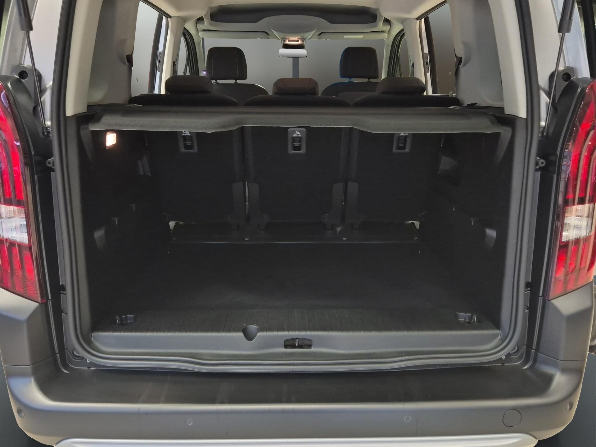 PEUGEOT Rifter 1.5 BlueHDi 130 GT-image-17