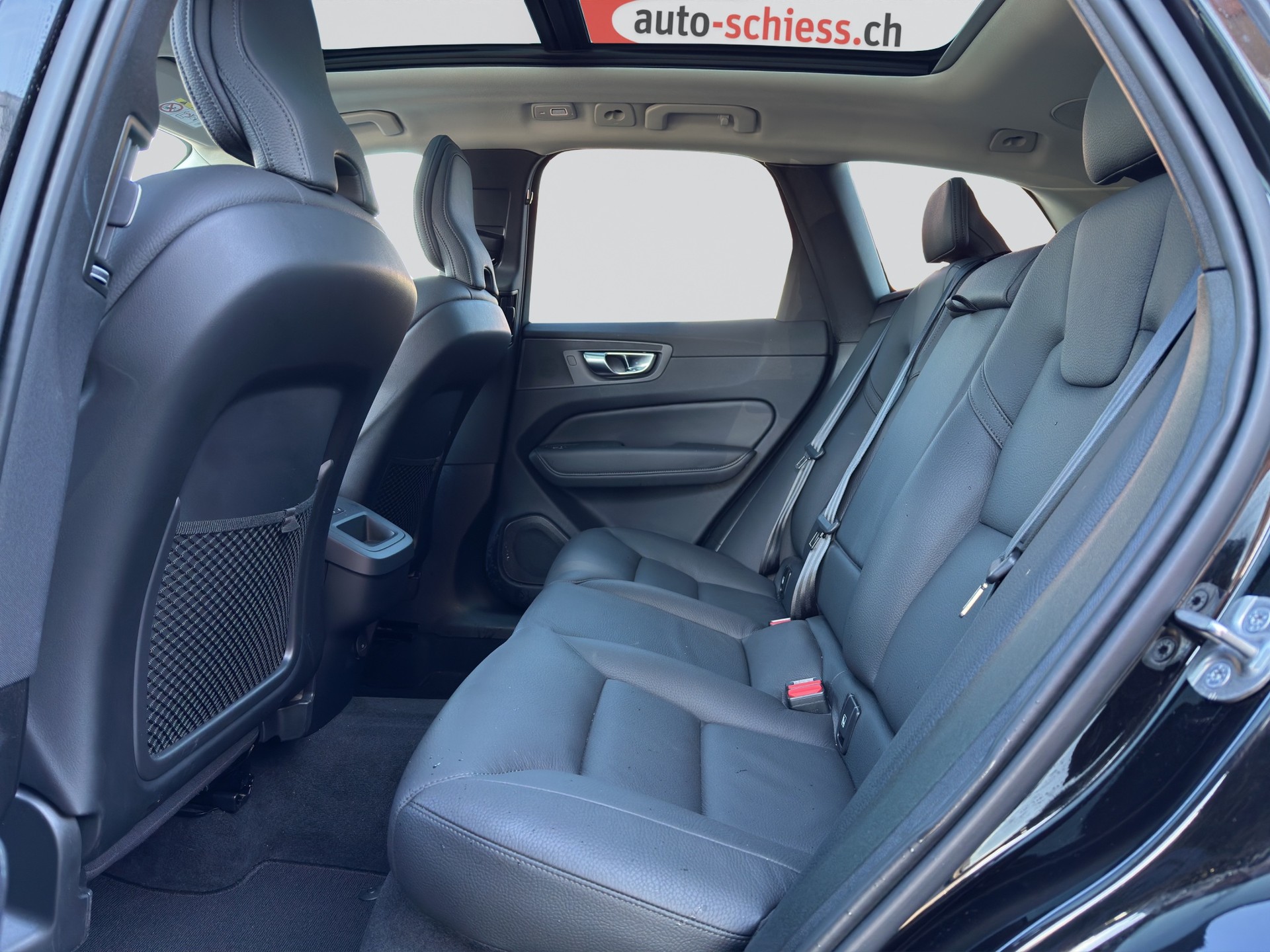 VOLVO XC60 B5 AWD Plus Dark Geartronic-image-7