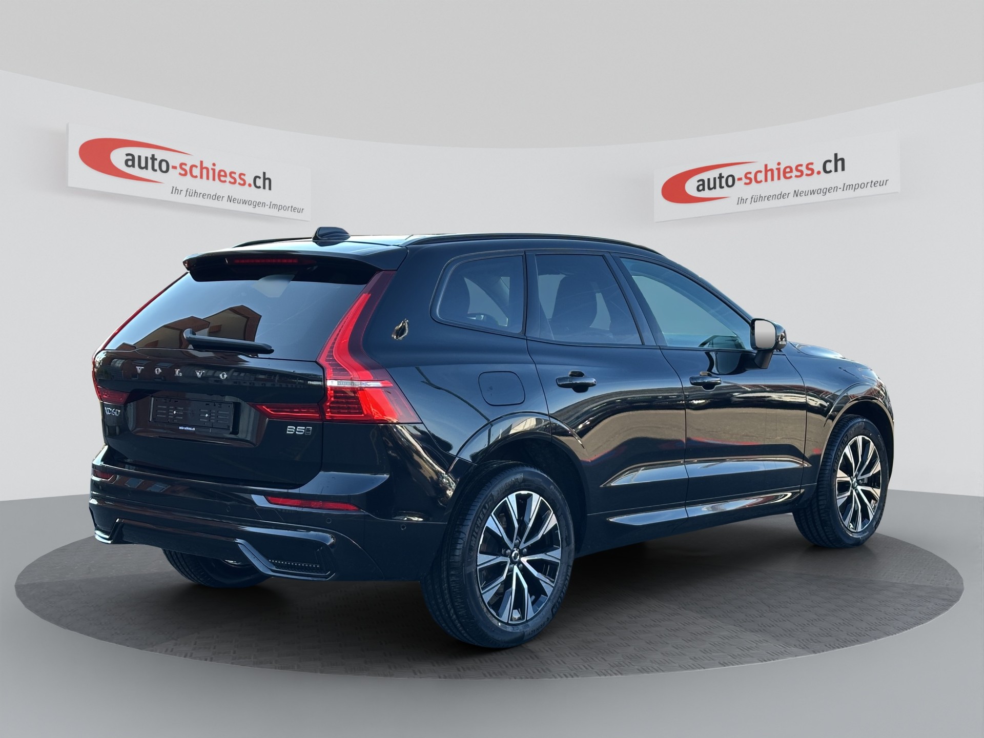 VOLVO XC60 B5 AWD Plus Dark Geartronic-image-4