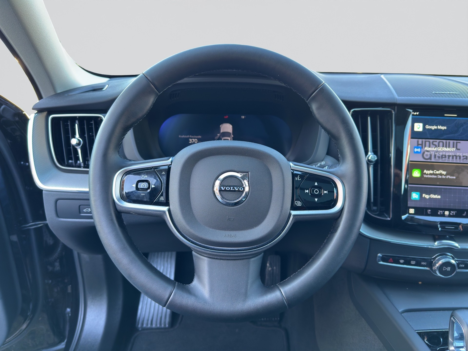 VOLVO XC60 B5 AWD Plus Dark Geartronic-image-10