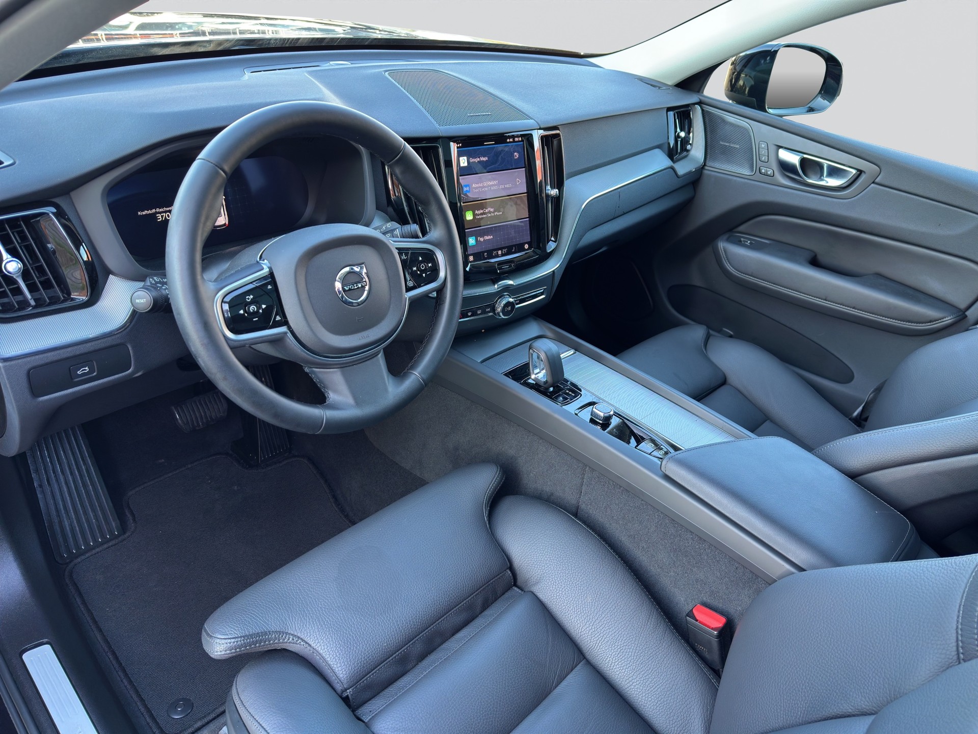 VOLVO XC60 B5 AWD Plus Dark Geartronic-image-6