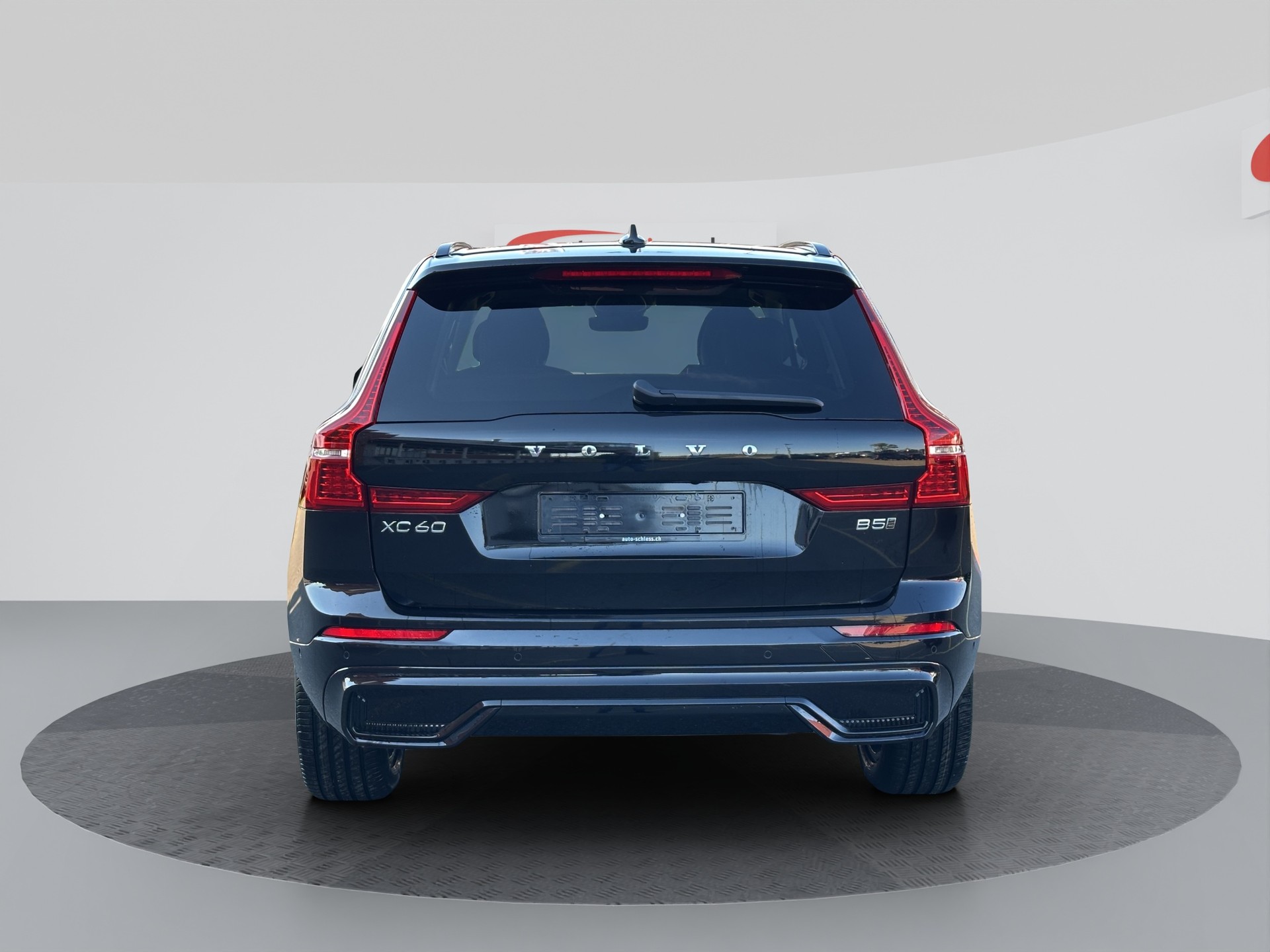 VOLVO XC60 B5 AWD Plus Dark Geartronic-image-3