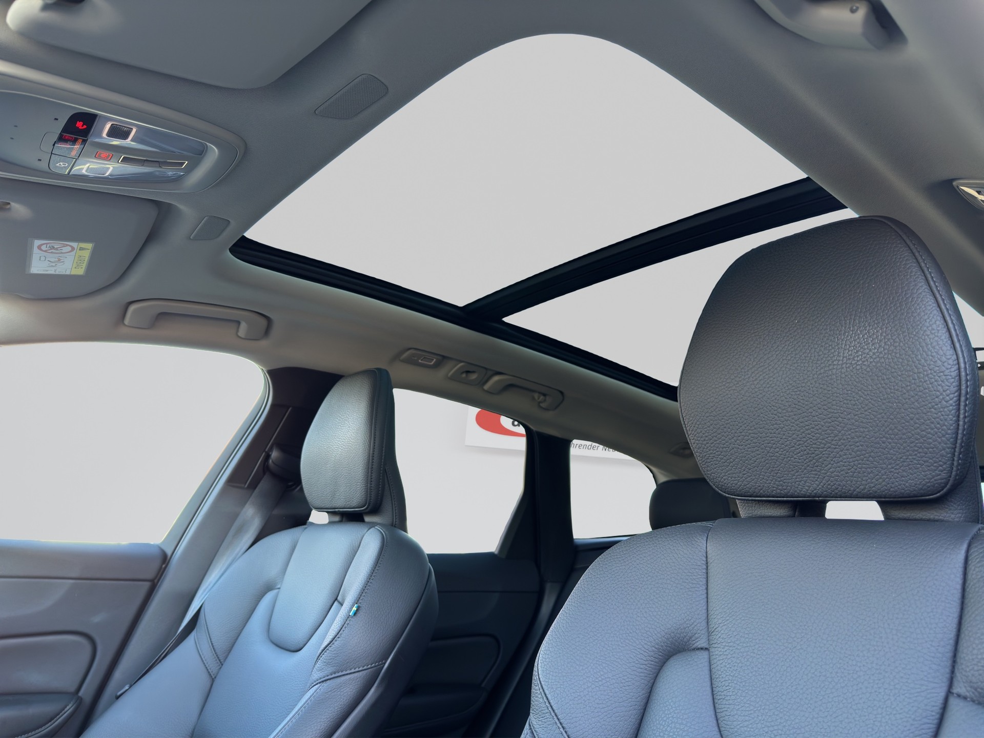 VOLVO XC60 B5 AWD Plus Dark Geartronic-image-16