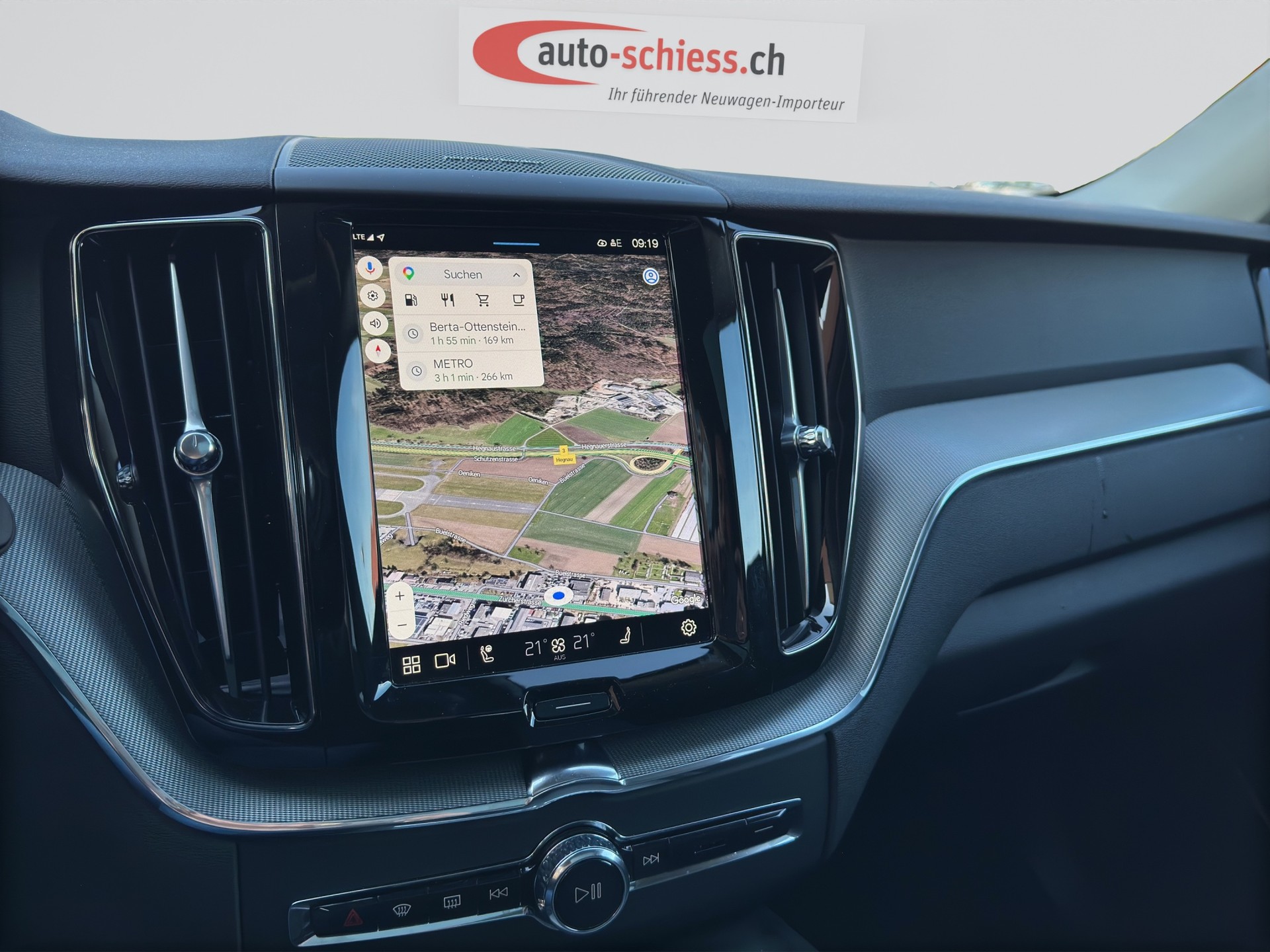 VOLVO XC60 B5 AWD Plus Dark Geartronic-image-12