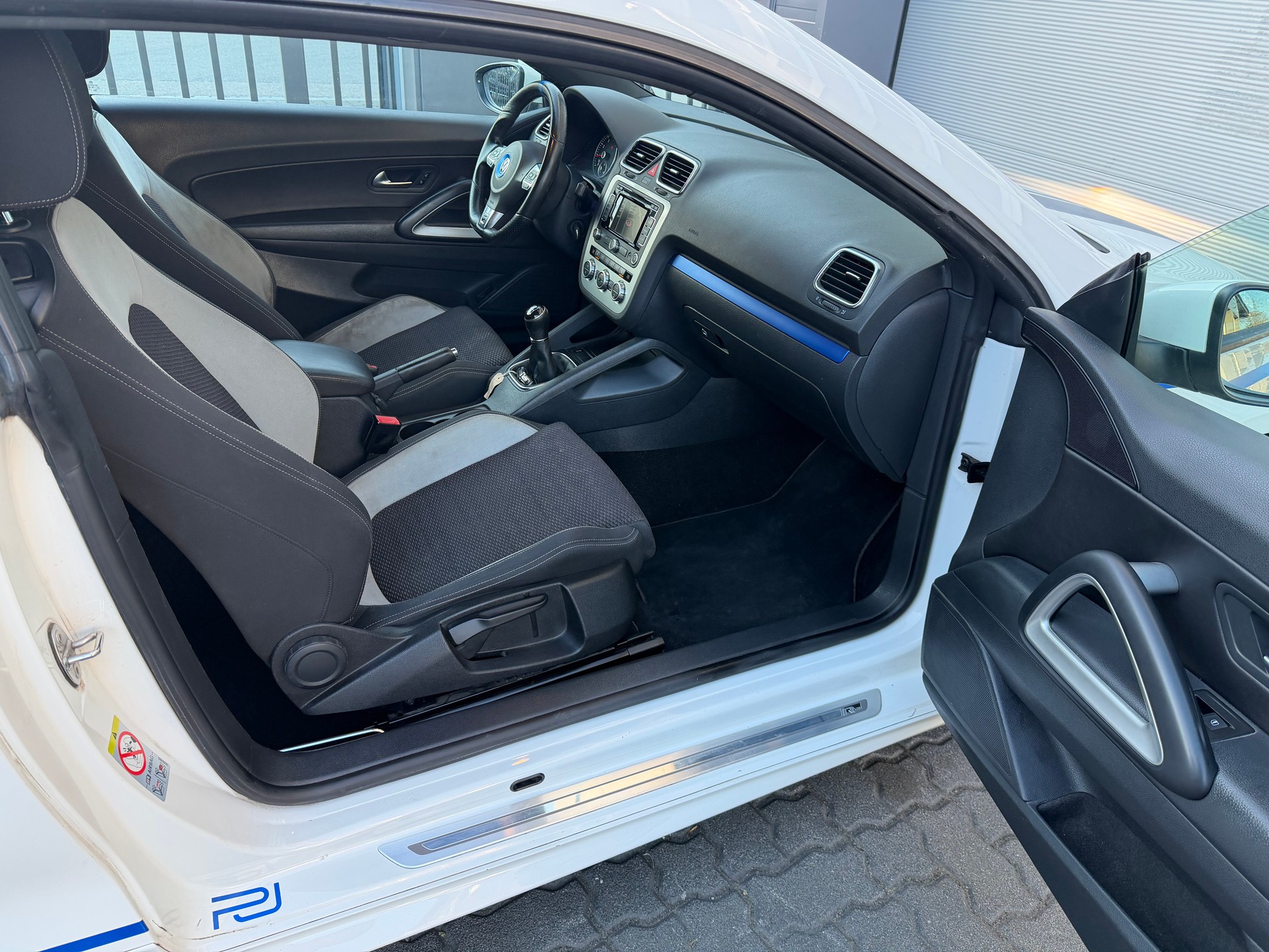 VW Scirocco 1.4 TSI R-Line Design-image-11