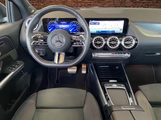 MERCEDES-BENZ EQA 350 4M Excellence-image-10