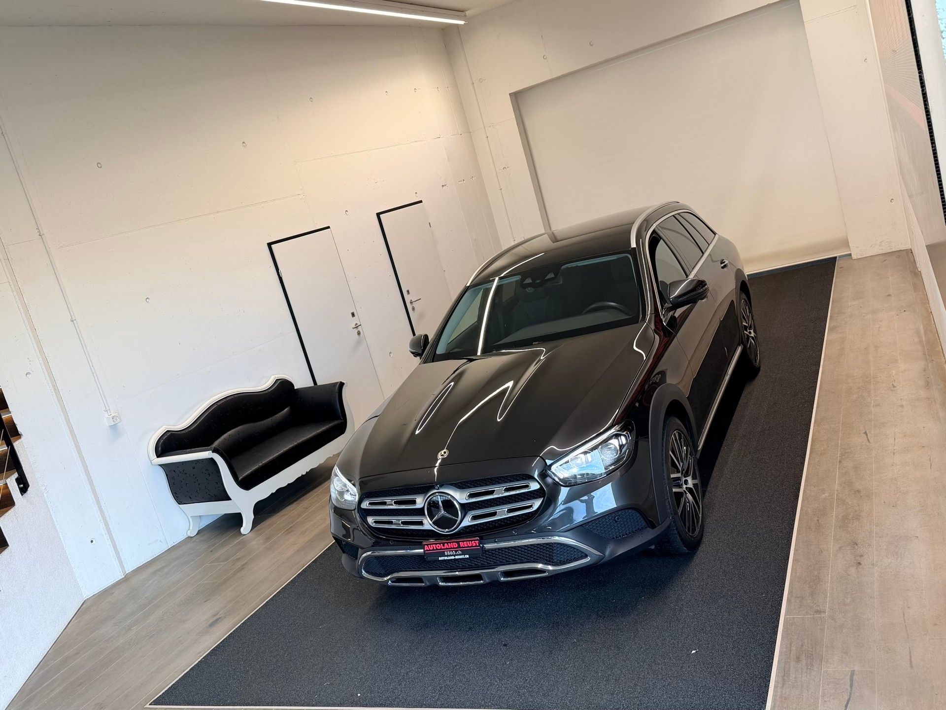 MERCEDES-BENZ E 450 All-Terrain 4Matic Exclusive 9G-Tronic-showroom-element-3