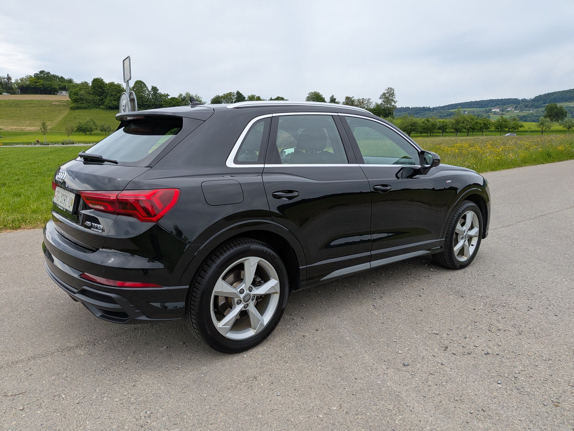 AUDI Q3 45 TFSI S line quattro S-tronic-image-6