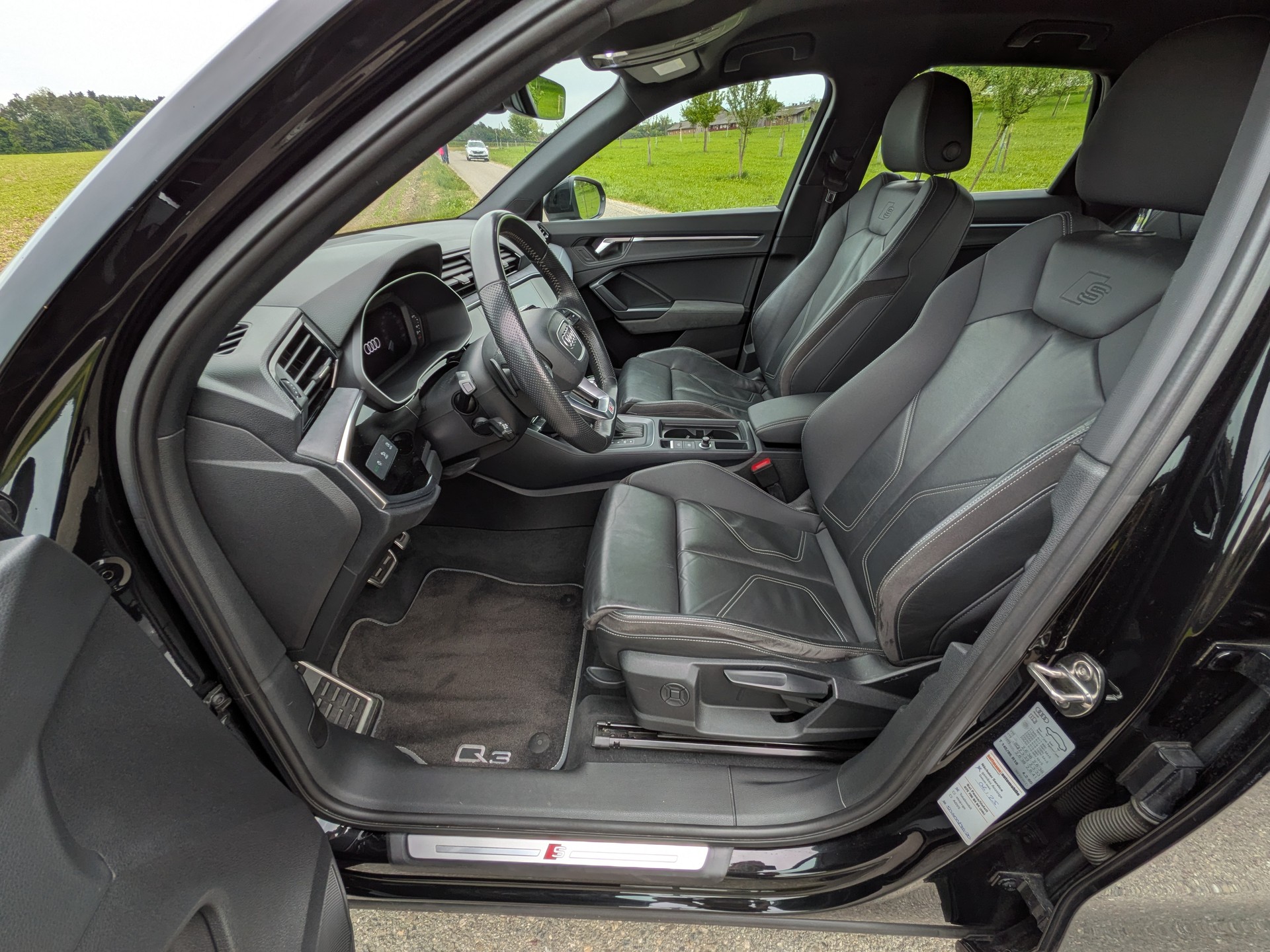 AUDI Q3 45 TFSI S line quattro S-tronic-image-10