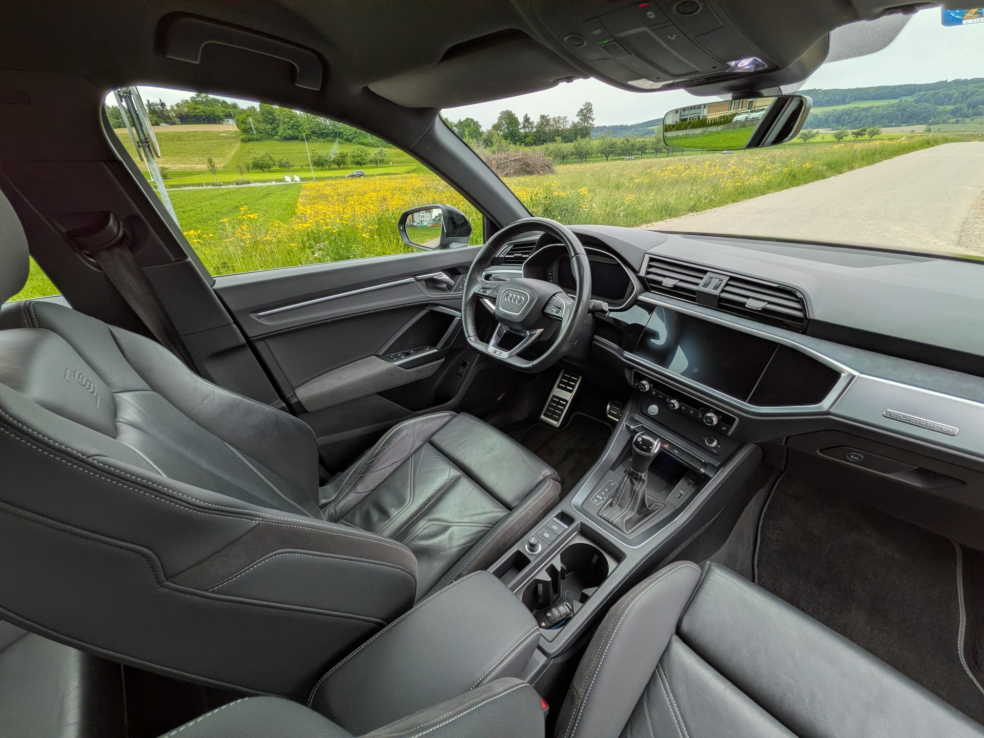 AUDI Q3 45 TFSI S line quattro S-tronic-image-13