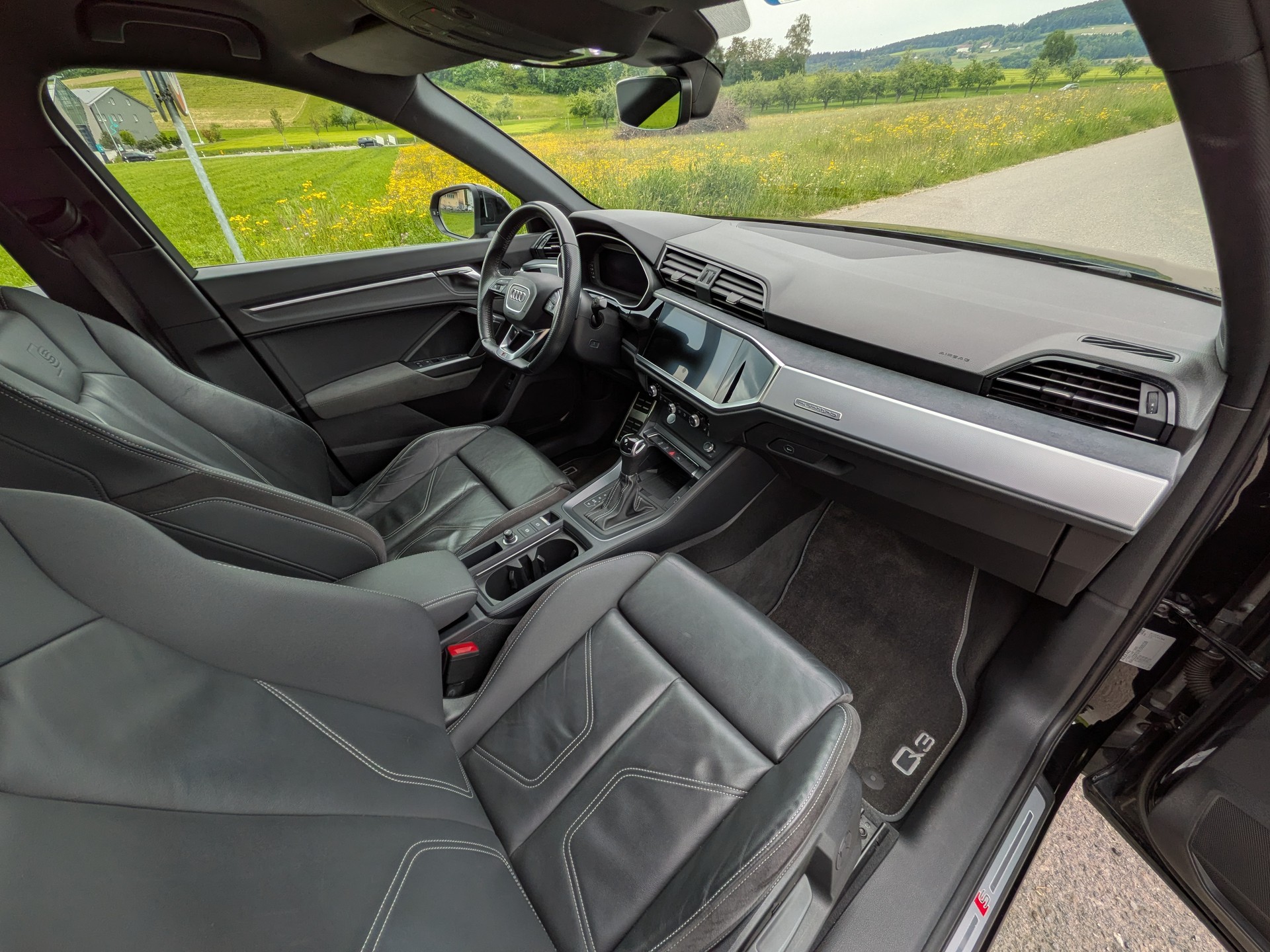 AUDI Q3 45 TFSI S line quattro S-tronic-image-16