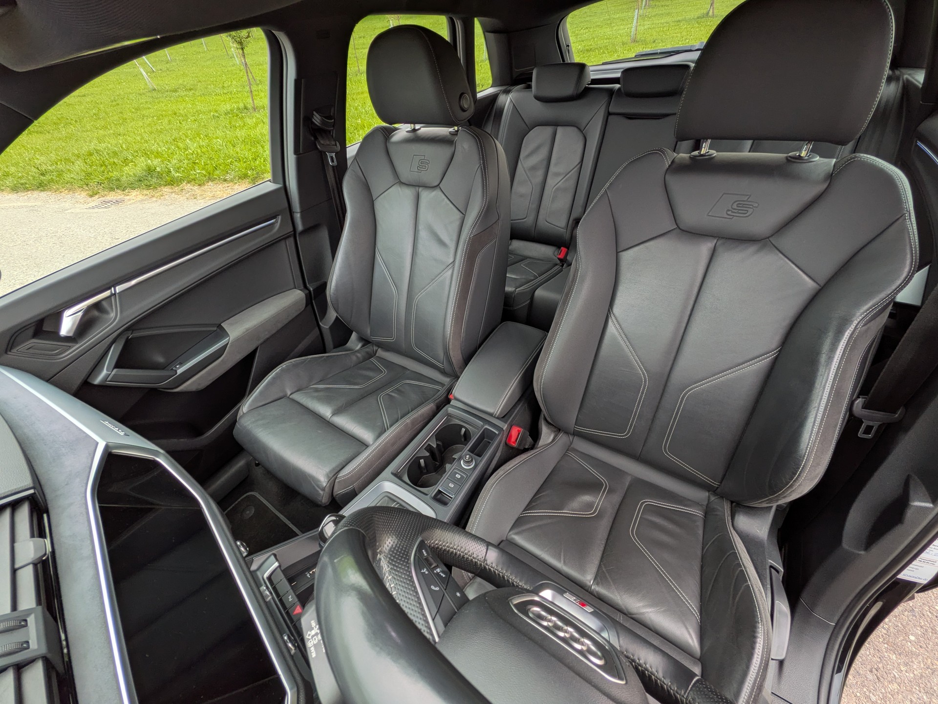 AUDI Q3 45 TFSI S line quattro S-tronic-image-12