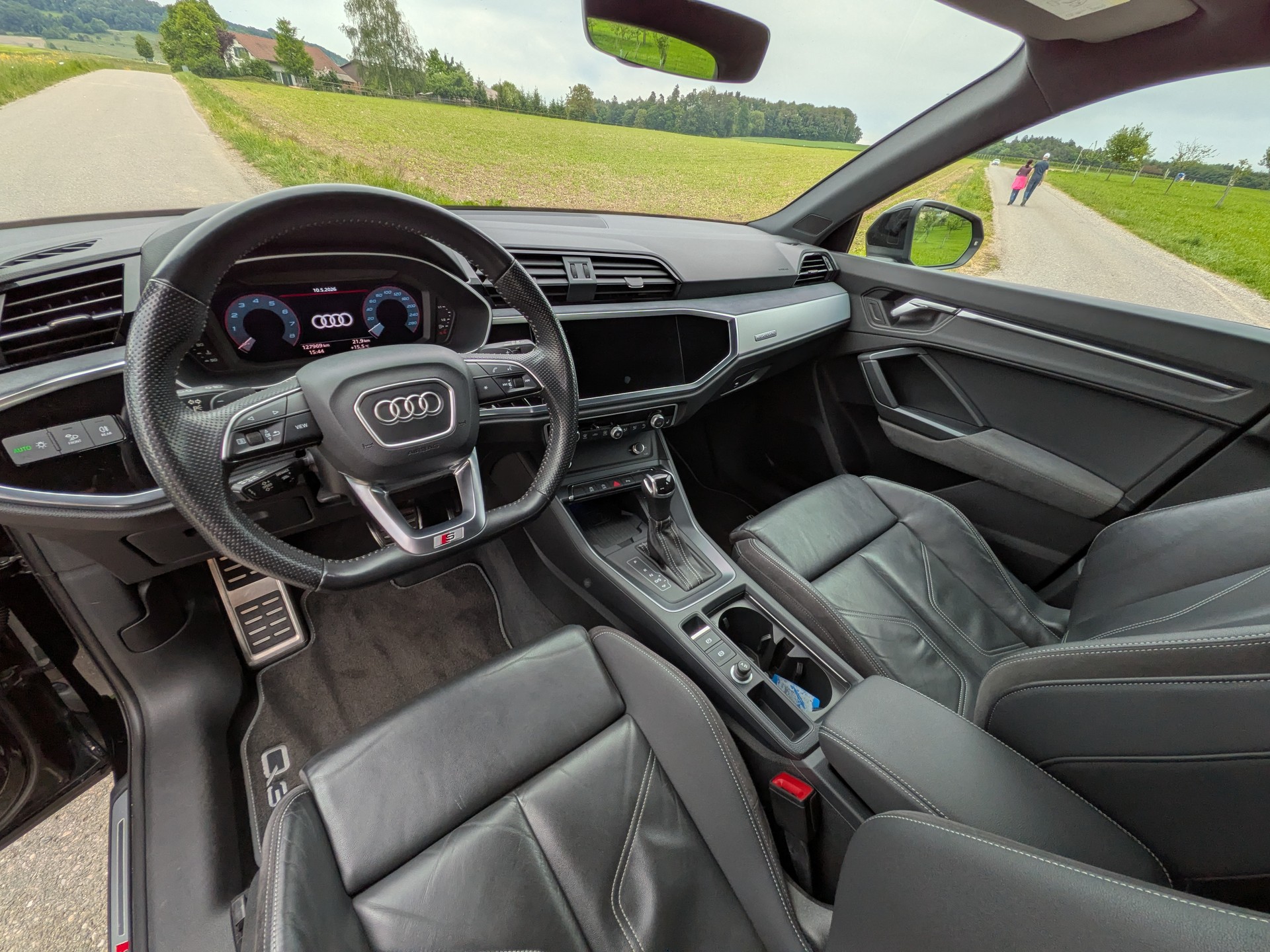 AUDI Q3 45 TFSI S line quattro S-tronic-image-11