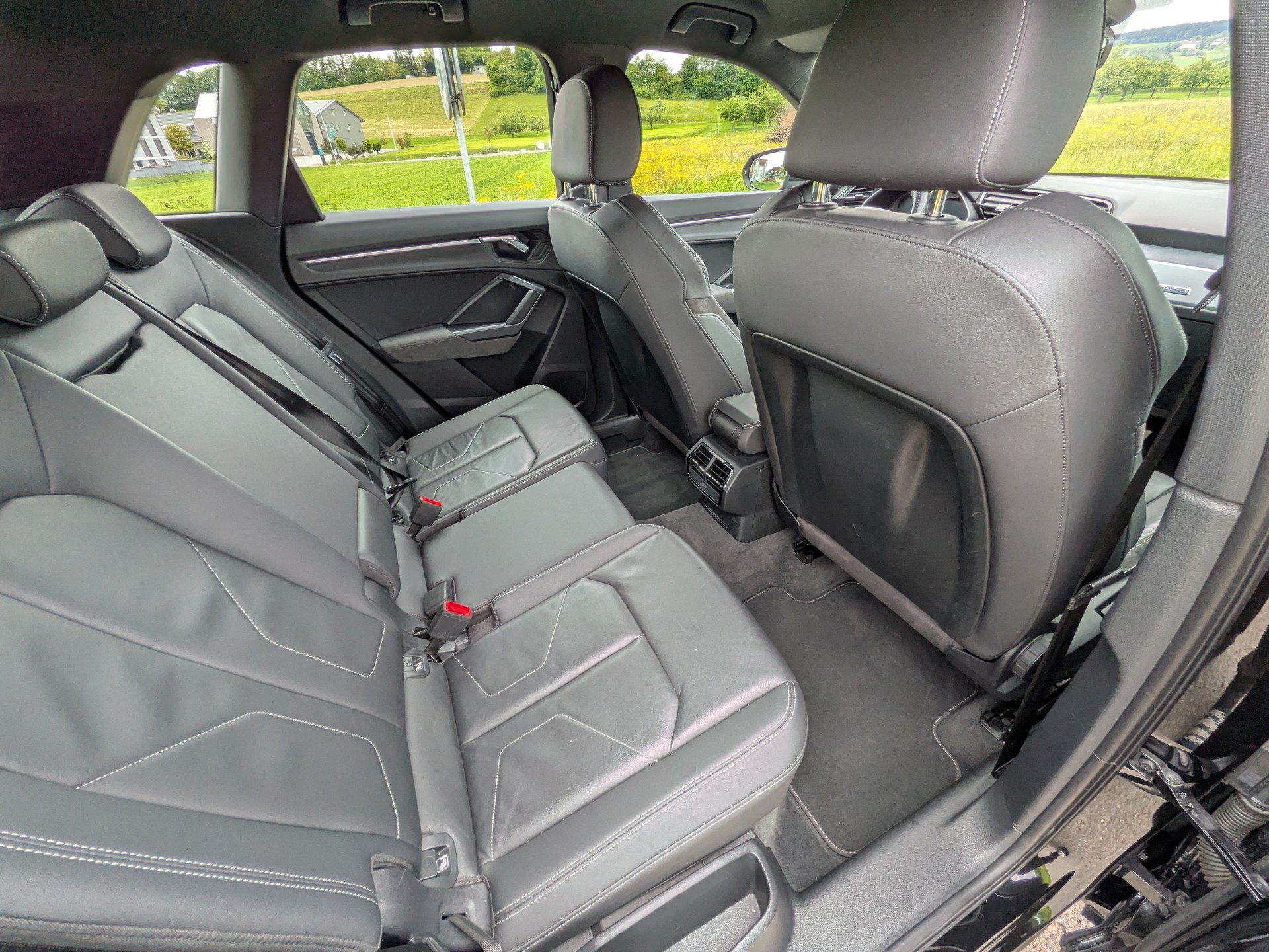 AUDI Q3 45 TFSI S line quattro S-tronic-image-17