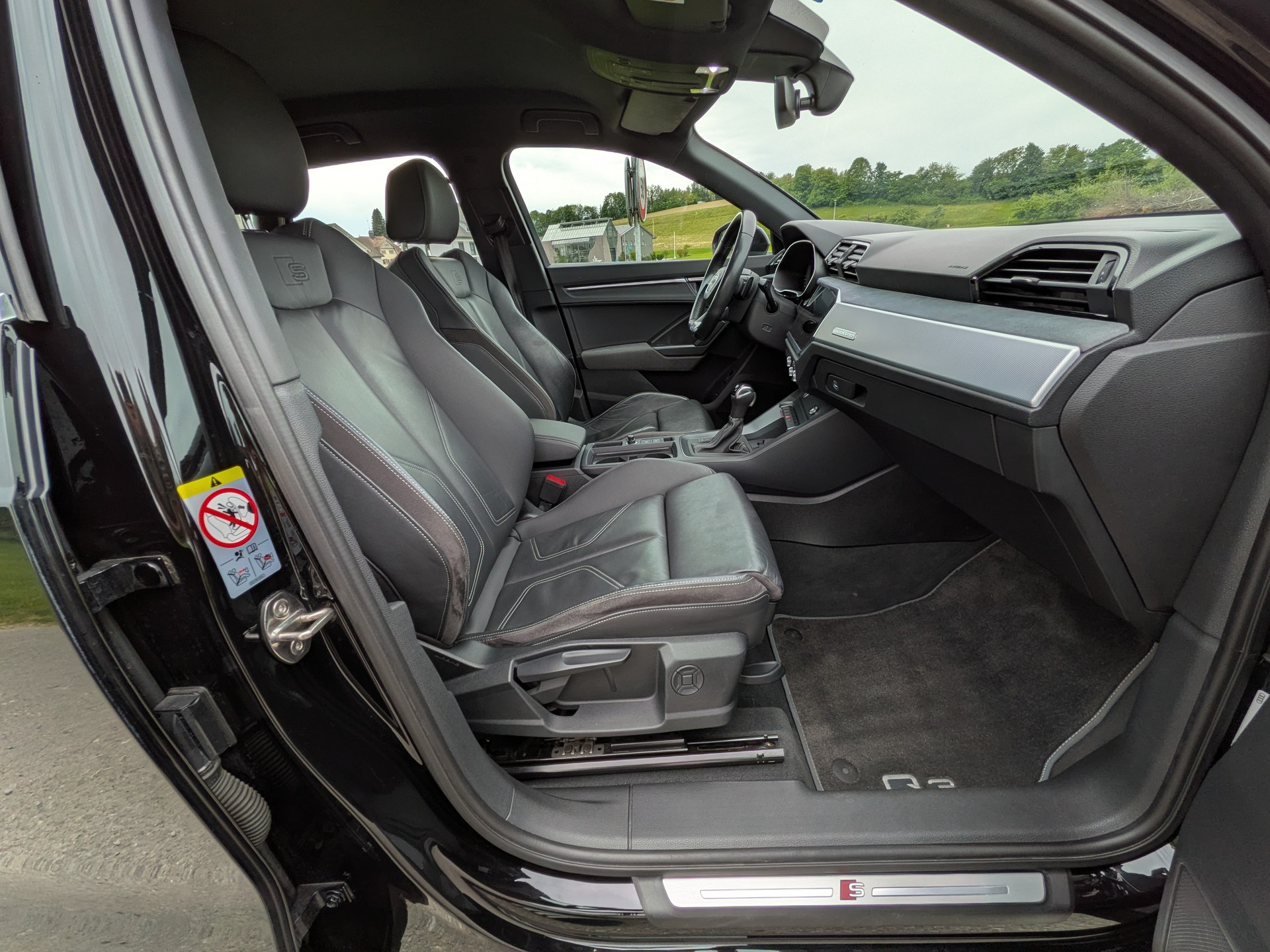 AUDI Q3 45 TFSI S line quattro S-tronic-image-14