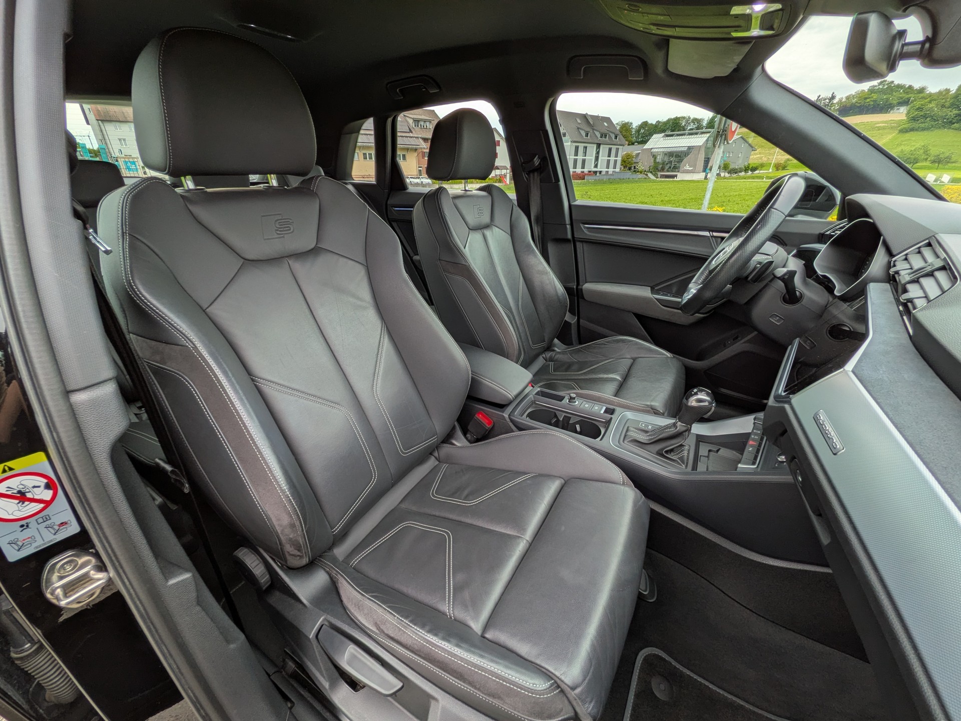 AUDI Q3 45 TFSI S line quattro S-tronic-image-15