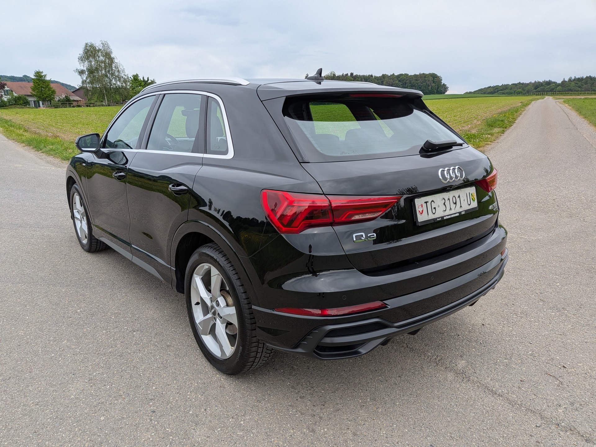 AUDI Q3 45 TFSI S line quattro S-tronic-image-9