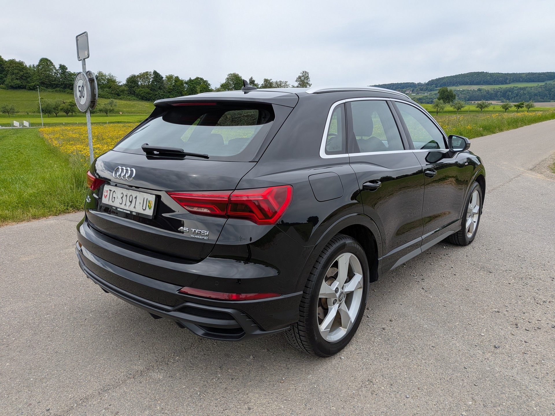 AUDI Q3 45 TFSI S line quattro S-tronic-image-8