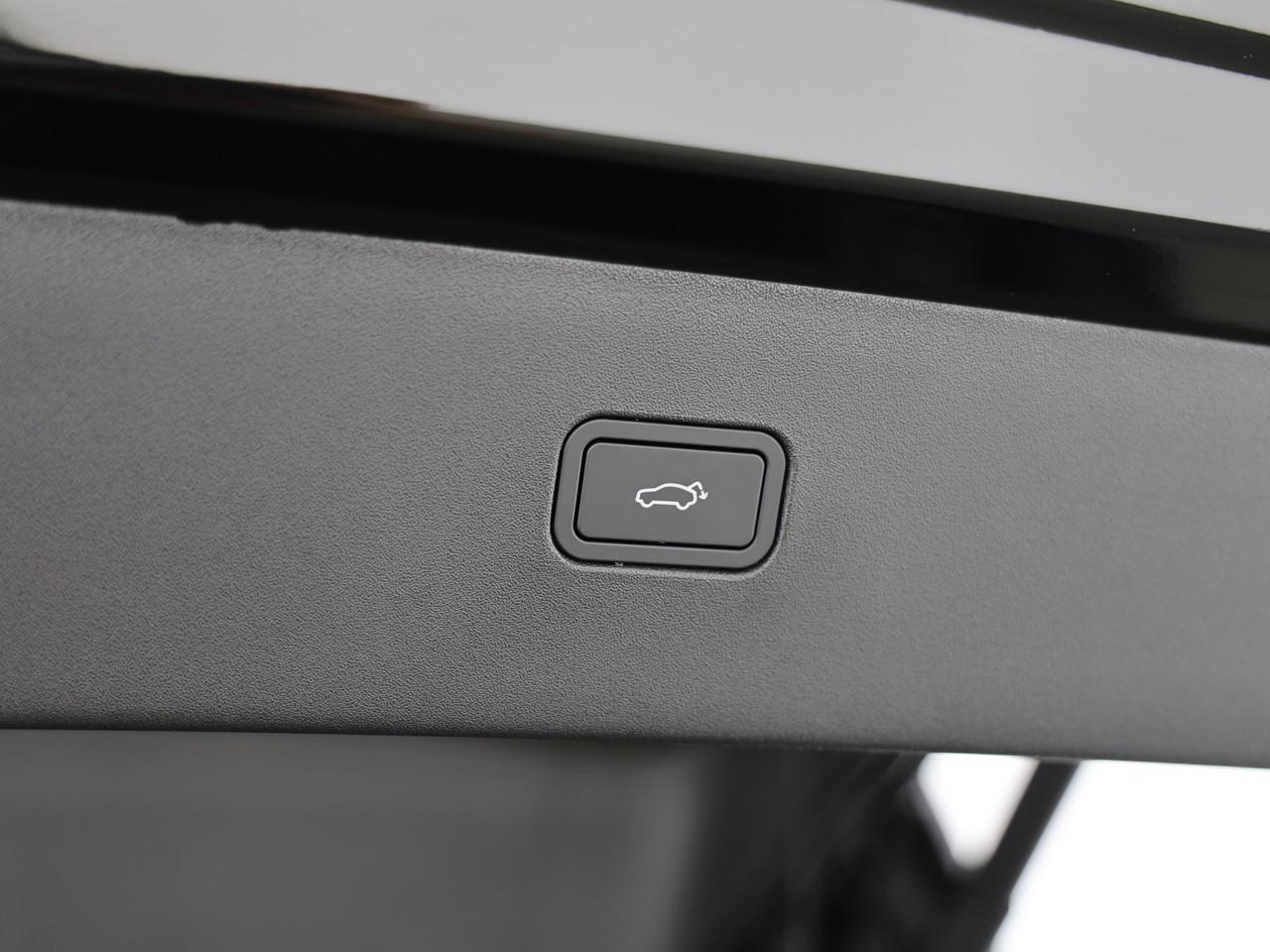 VOLVO EX30 E60 Plus Swiss Black Edition-image-11